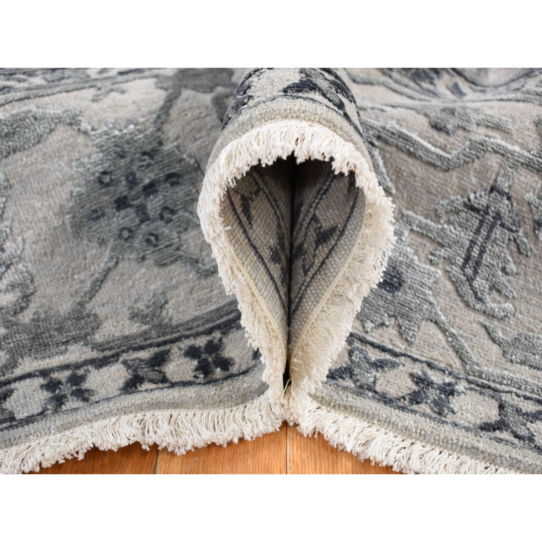 9'x12' Ash Grey Heriz Design Wool and Silk Hand Knotsted Oriental Rug (tapis oriental en laine et soie nouée à la main) Neuf - En vente à Carlstadt, NJ