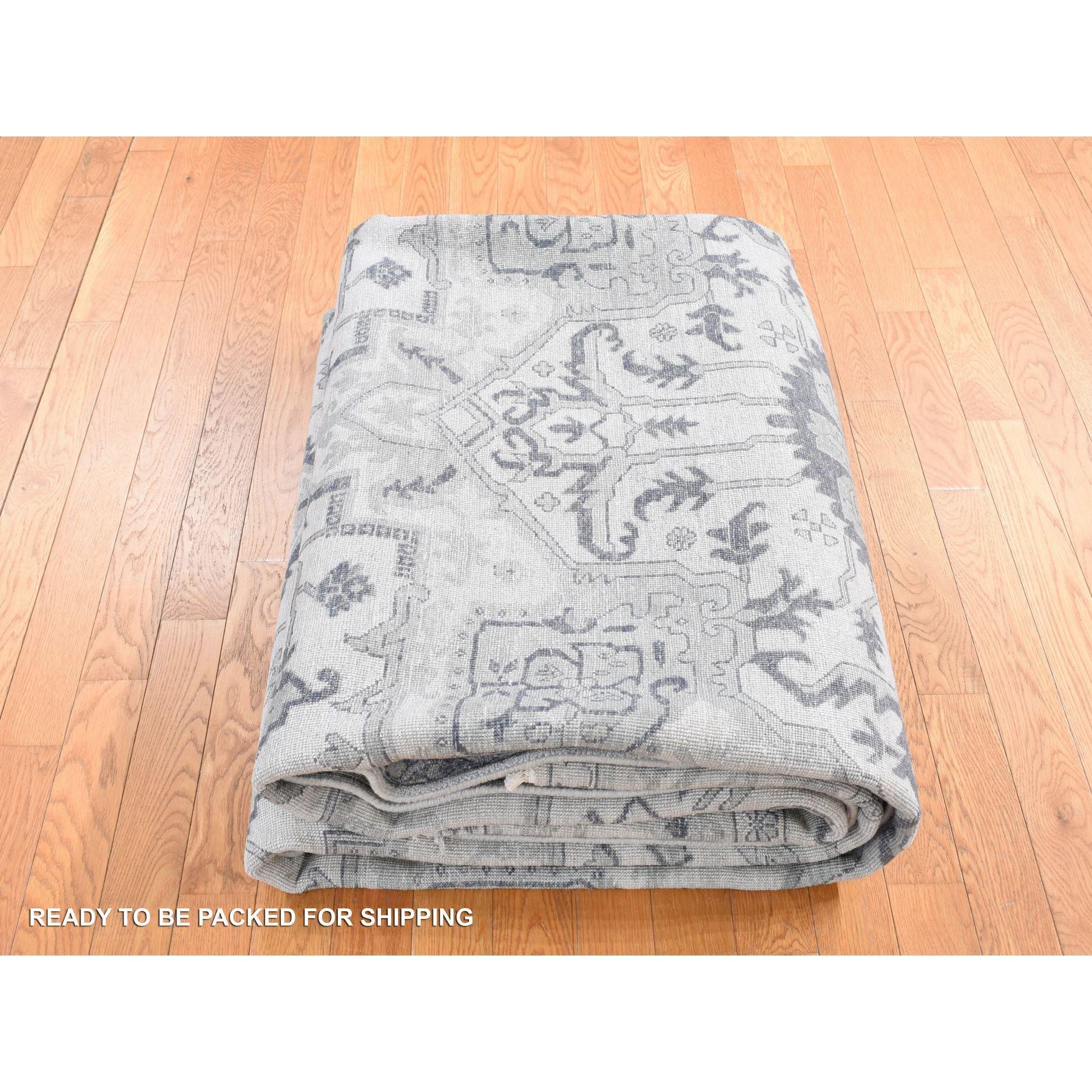 9'x12' Ash Grey Heriz Design Wool and Silk Hand Knotsted Oriental Rug (tapis oriental en laine et soie nouée à la main) en vente 1