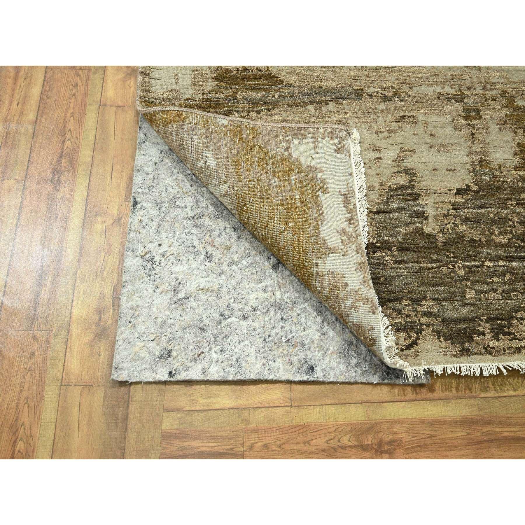 Indiano Tappeto 9'x12' Beige e Marrone dal design astratto moderno in lana e seta annodato a mano in vendita