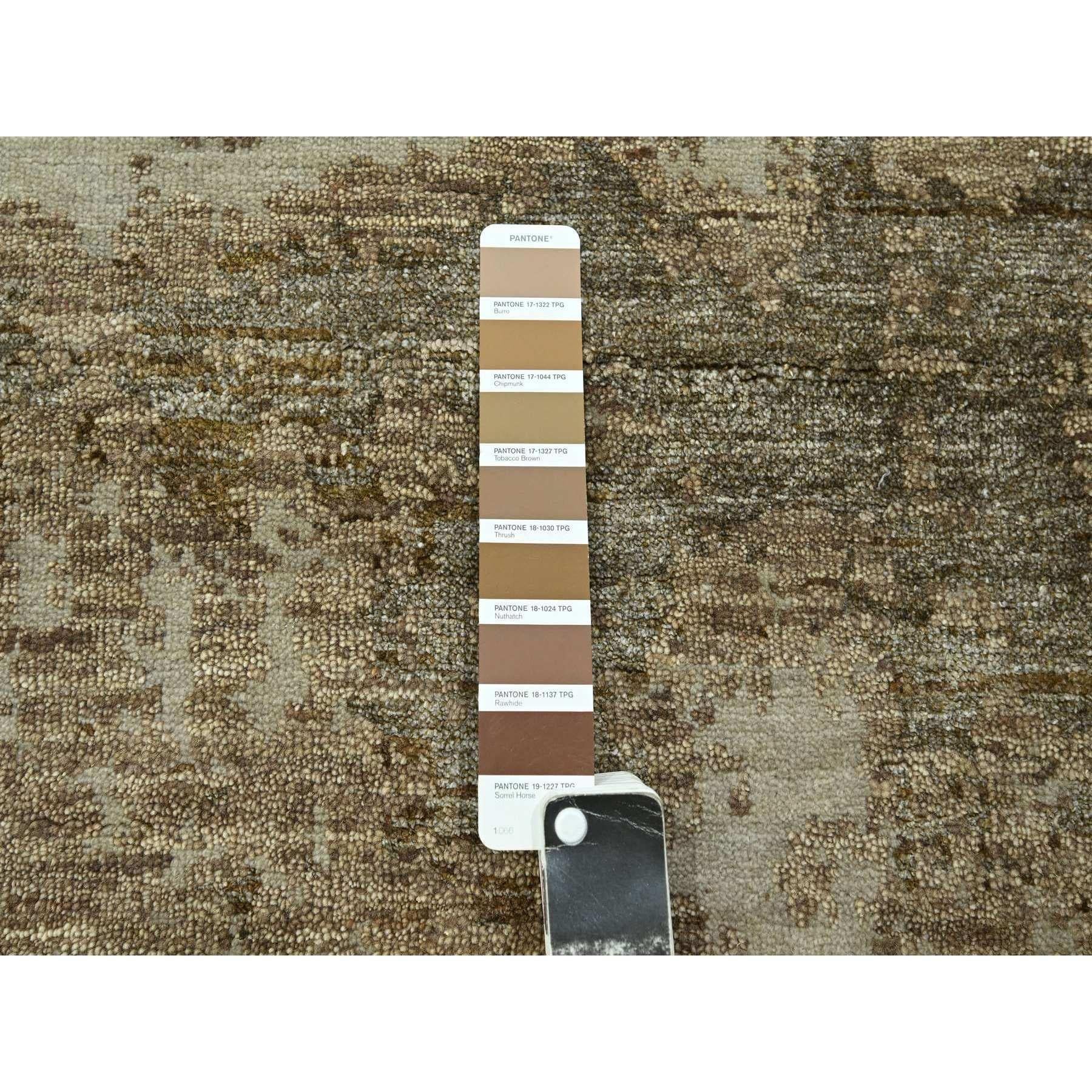 XXI secolo e contemporaneo Tappeto 9'x12' Beige e Marrone dal design astratto moderno in lana e seta annodato a mano in vendita