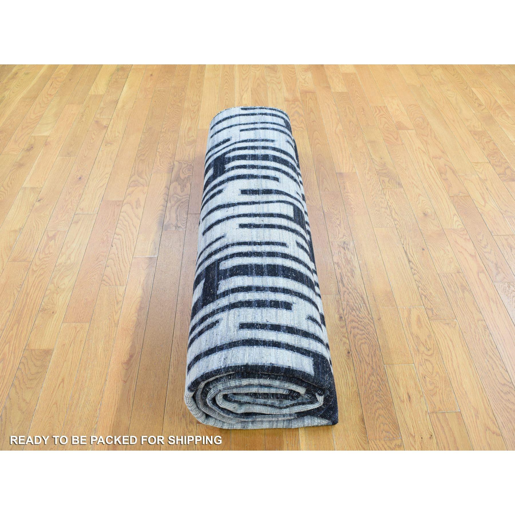 9'x12' Black and White Zig Zag Design Pure Silk and Textured Wool Rug For Sale 4