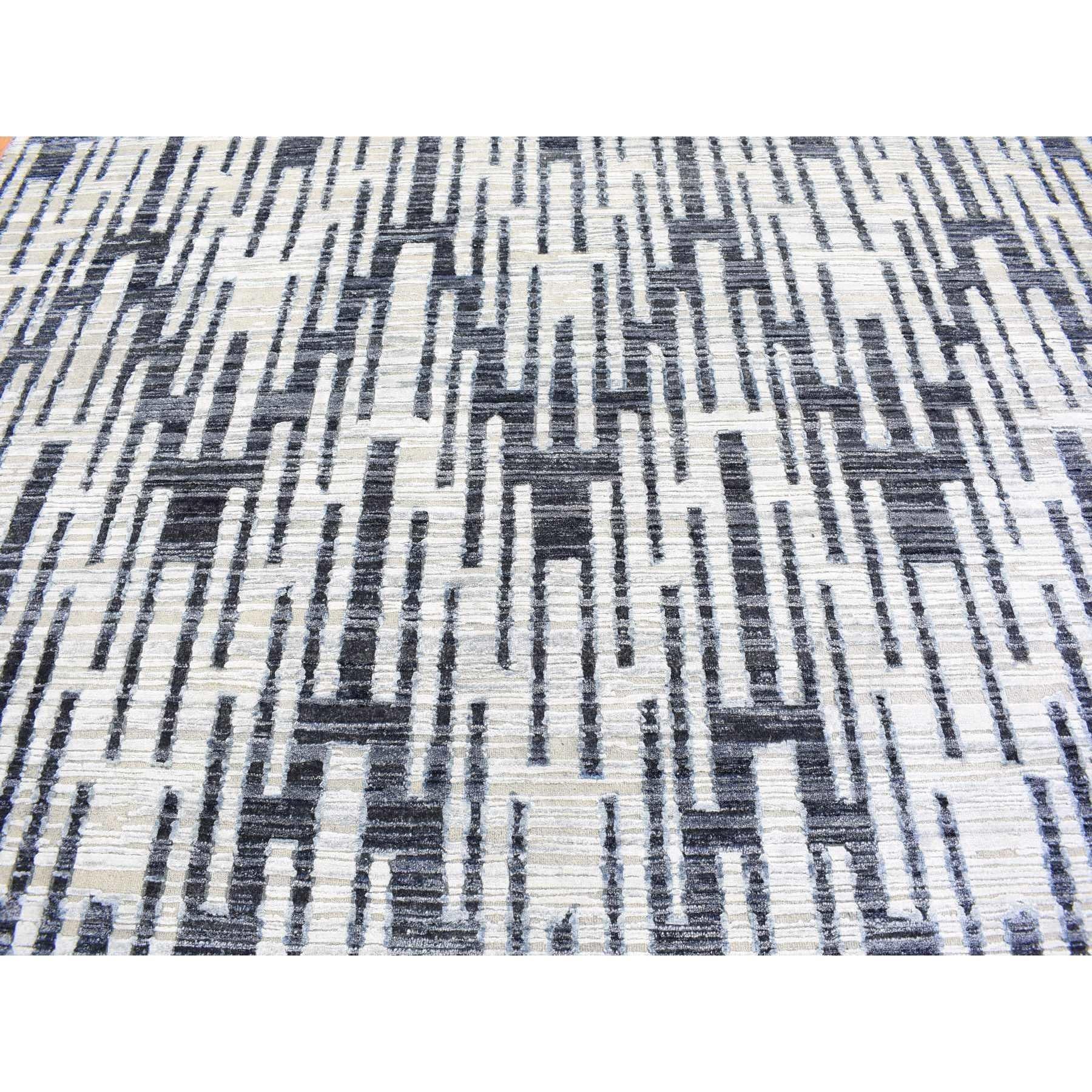 Indian 9'x12' Black and White Zig Zag Design Pure Silk and Textured Wool Rug For Sale