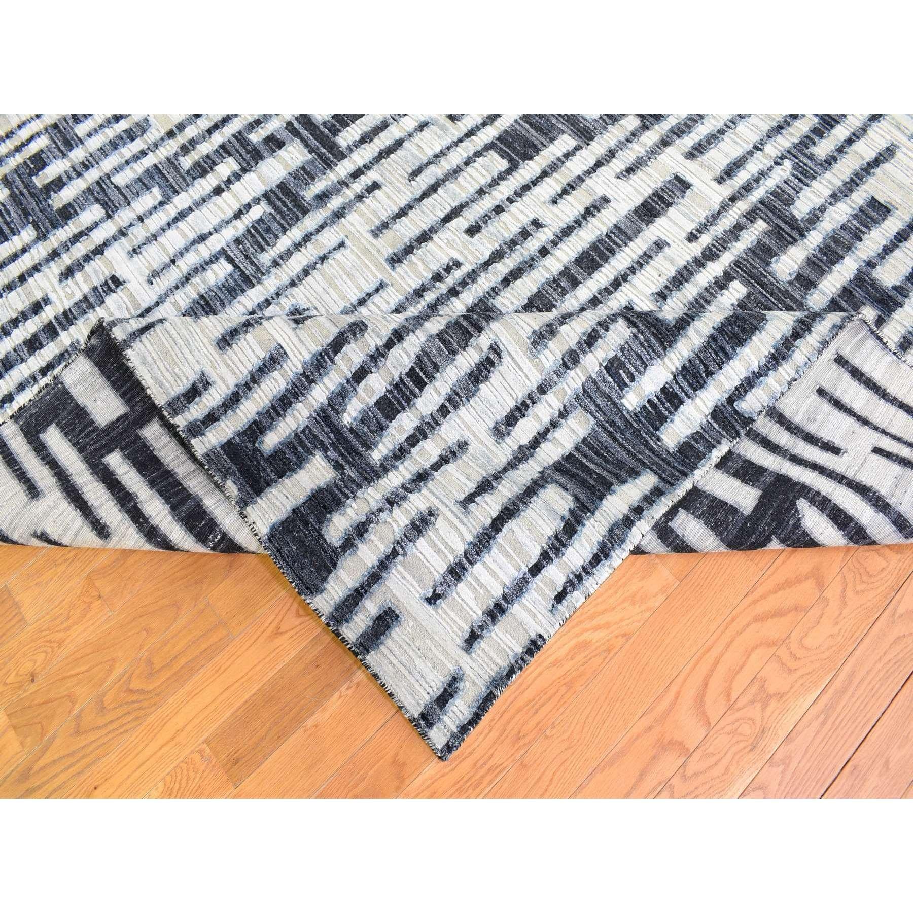 9'x12' Black and White Zig Zag Design Pure Silk and Textured Wool Rug In New Condition For Sale In Carlstadt, NJ