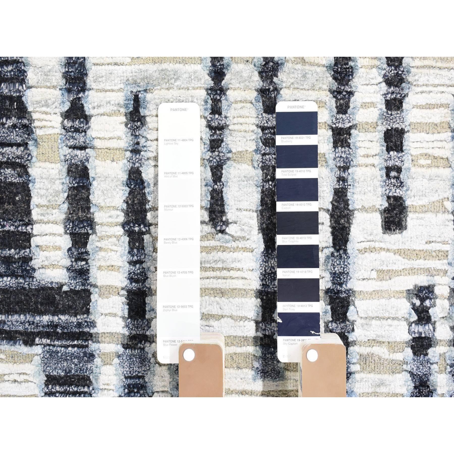 Contemporary 9'x12' Black and White Zig Zag Design Pure Silk and Textured Wool Rug For Sale