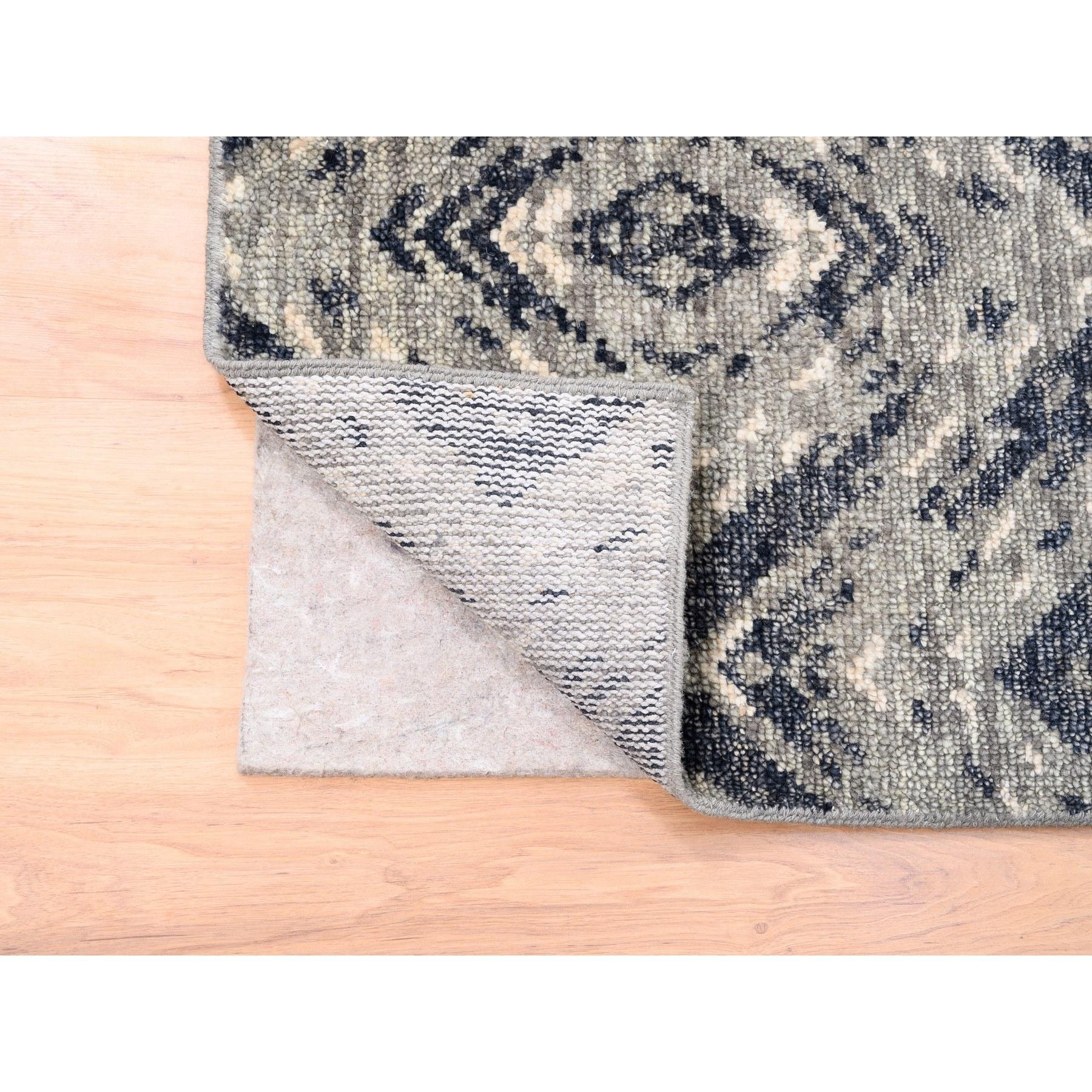Hand-Knotted 9'x12' Black Supple Collection Modern All Over Square Design Erased Handmade Rug For Sale
