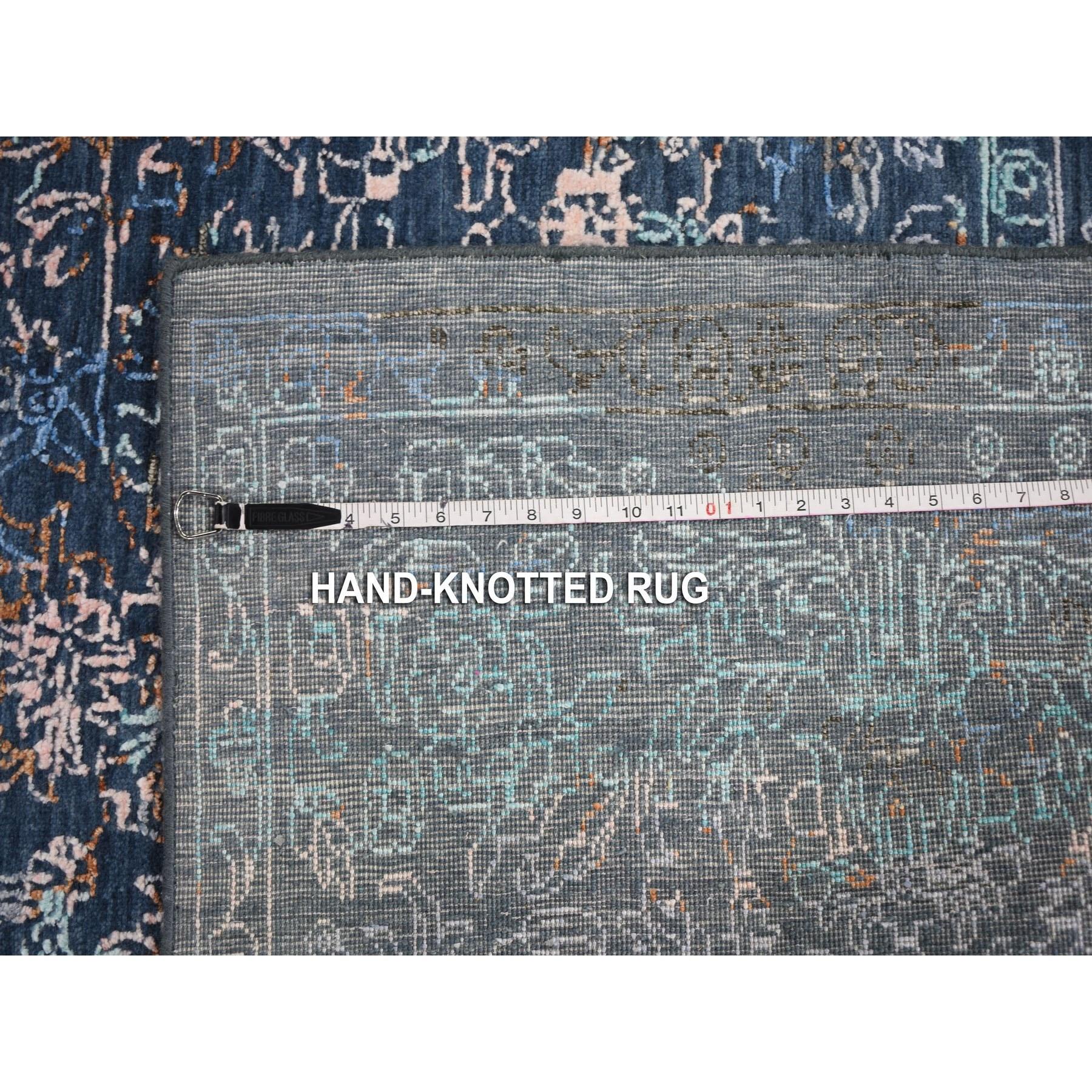 9'x12' Blauer handgeknüpfter orientalischer Teppich aus Wolle und Seide mit persischem Erased Persian Design im Angebot 5
