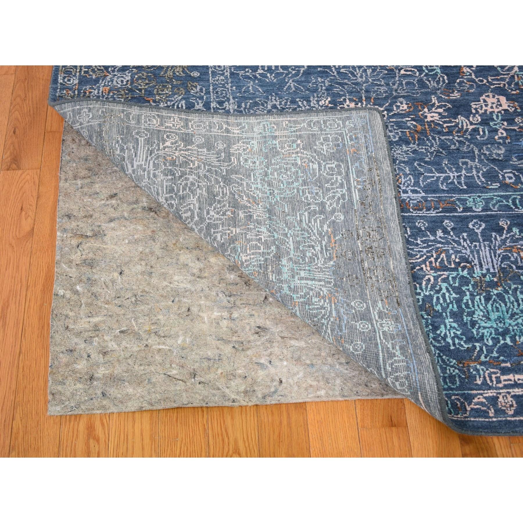 9'x12' Blauer handgeknüpfter orientalischer Teppich aus Wolle und Seide mit persischem Erased Persian Design (Handgeknüpft) im Angebot