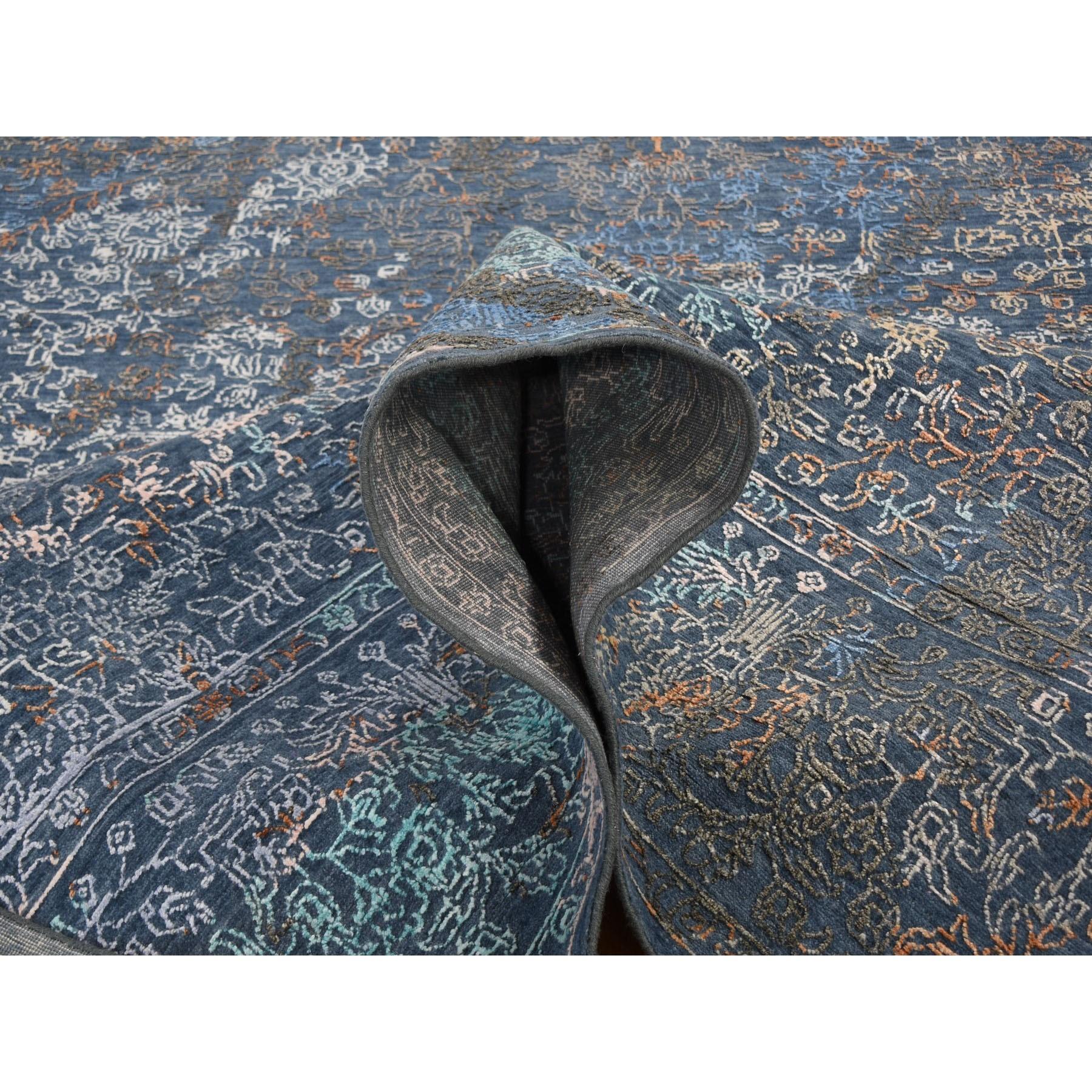 9'x12' Blauer handgeknüpfter orientalischer Teppich aus Wolle und Seide mit persischem Erased Persian Design im Zustand „Neu“ im Angebot in Carlstadt, NJ