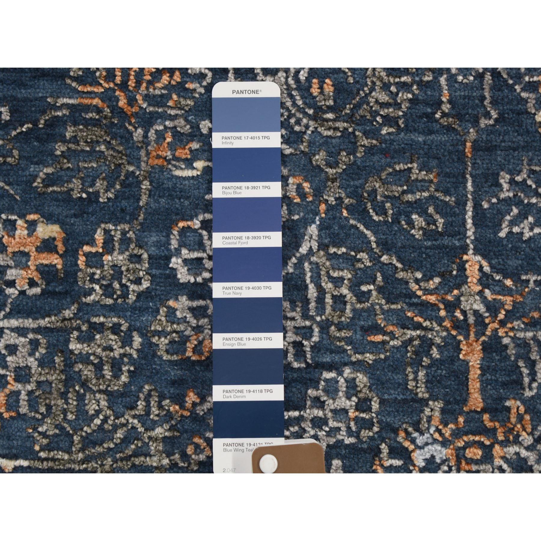 9'x12' Blauer handgeknüpfter orientalischer Teppich aus Wolle und Seide mit persischem Erased Persian Design im Angebot 1