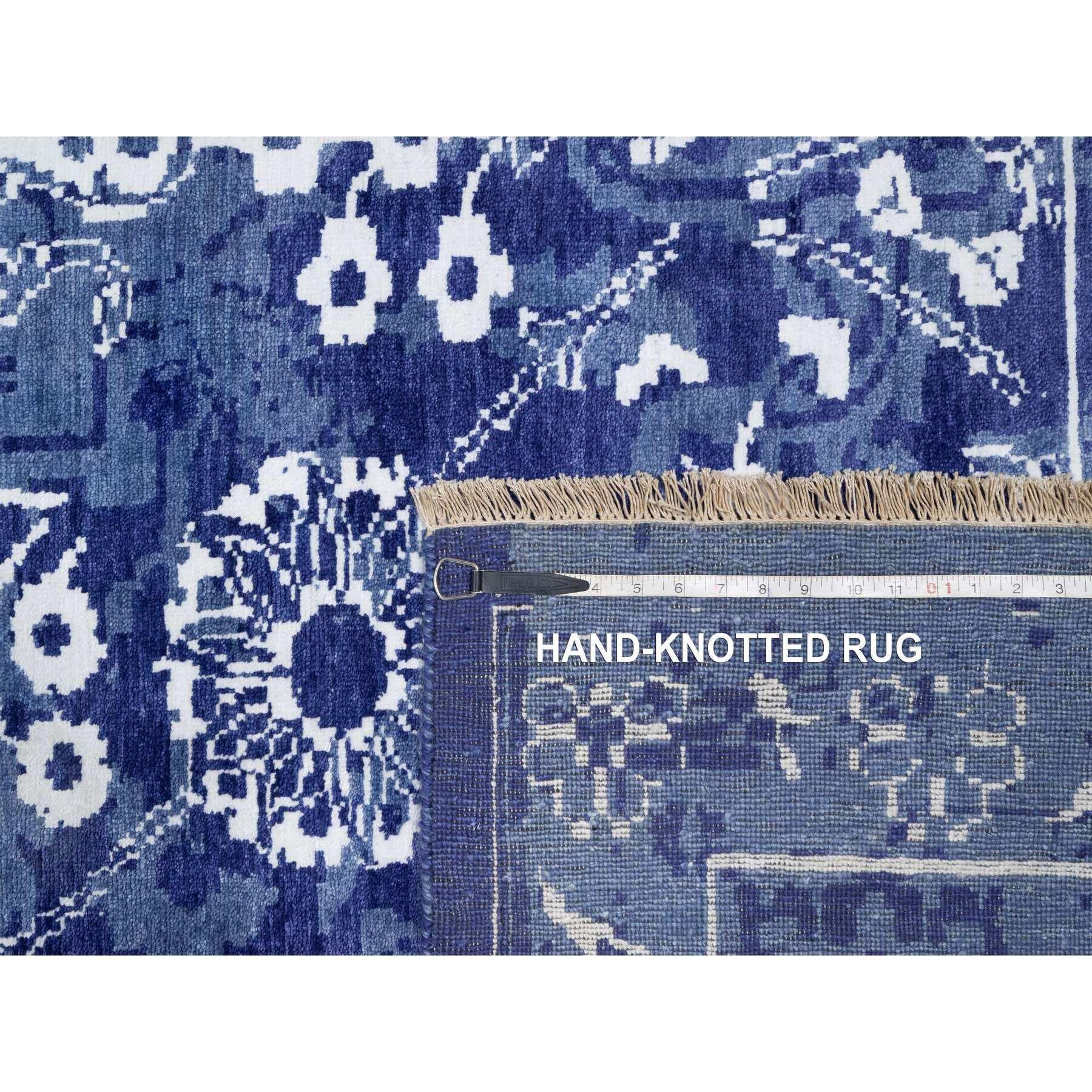 Alfombra de lana y seda anudada a mano azul de 9'x12' Tono sobre tono Tabriz con motivo de hojas en venta 3