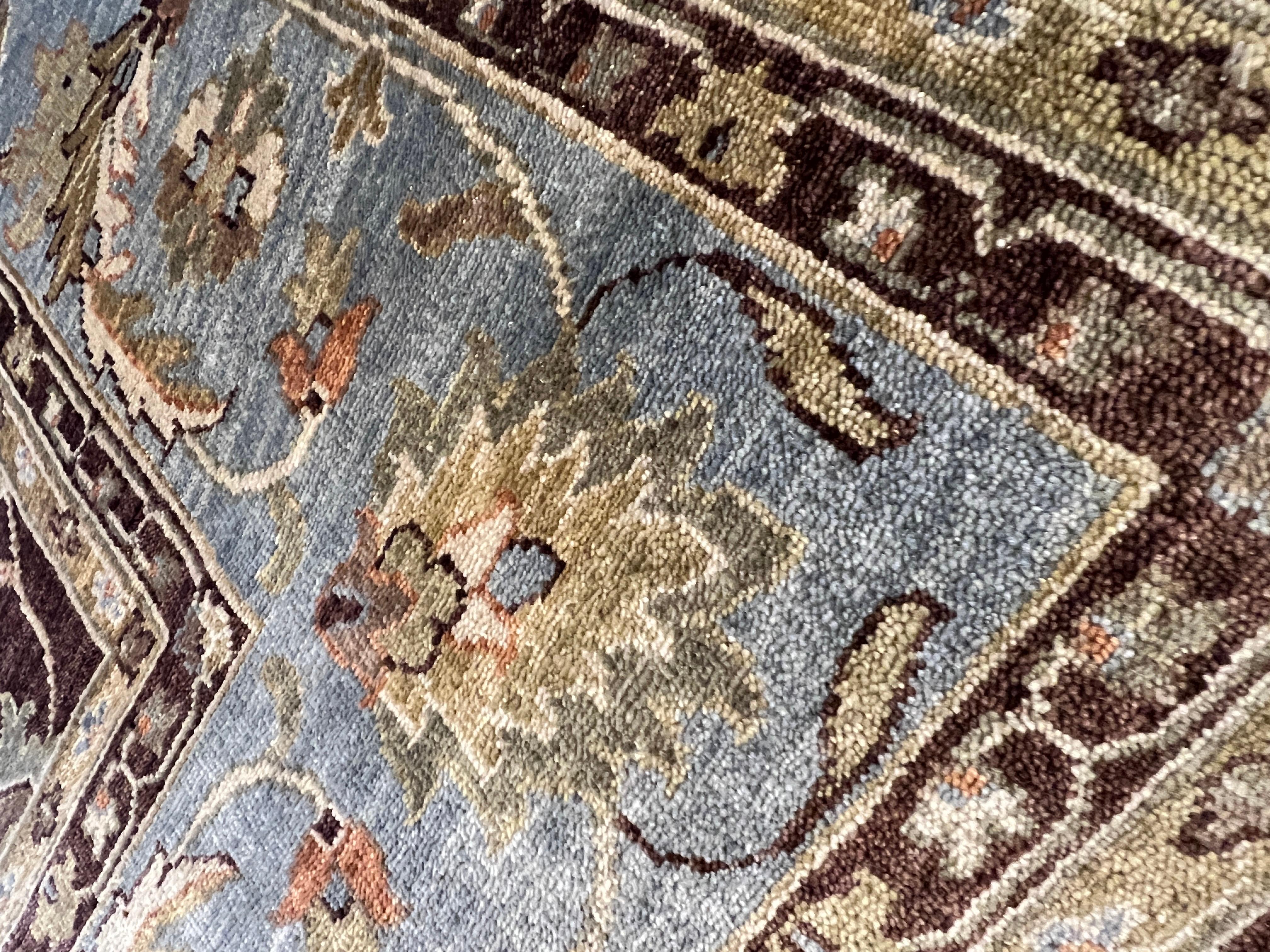 9'x12' Brauner und blauer Teppich im geblümten Design im Angebot 3