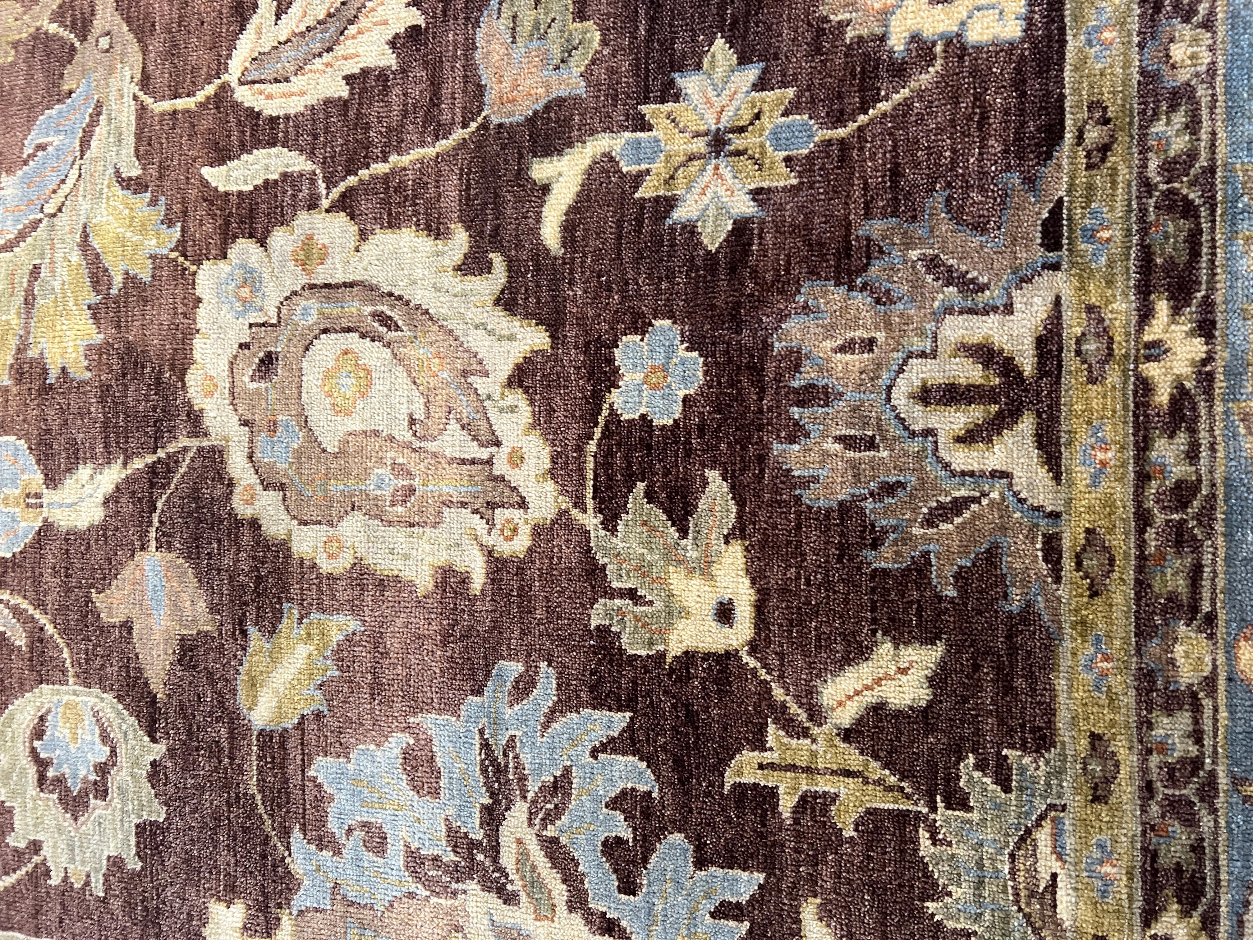 9'x12' Brauner und blauer Teppich im geblümten Design im Zustand „Neu“ im Angebot in Los Angeles, CA