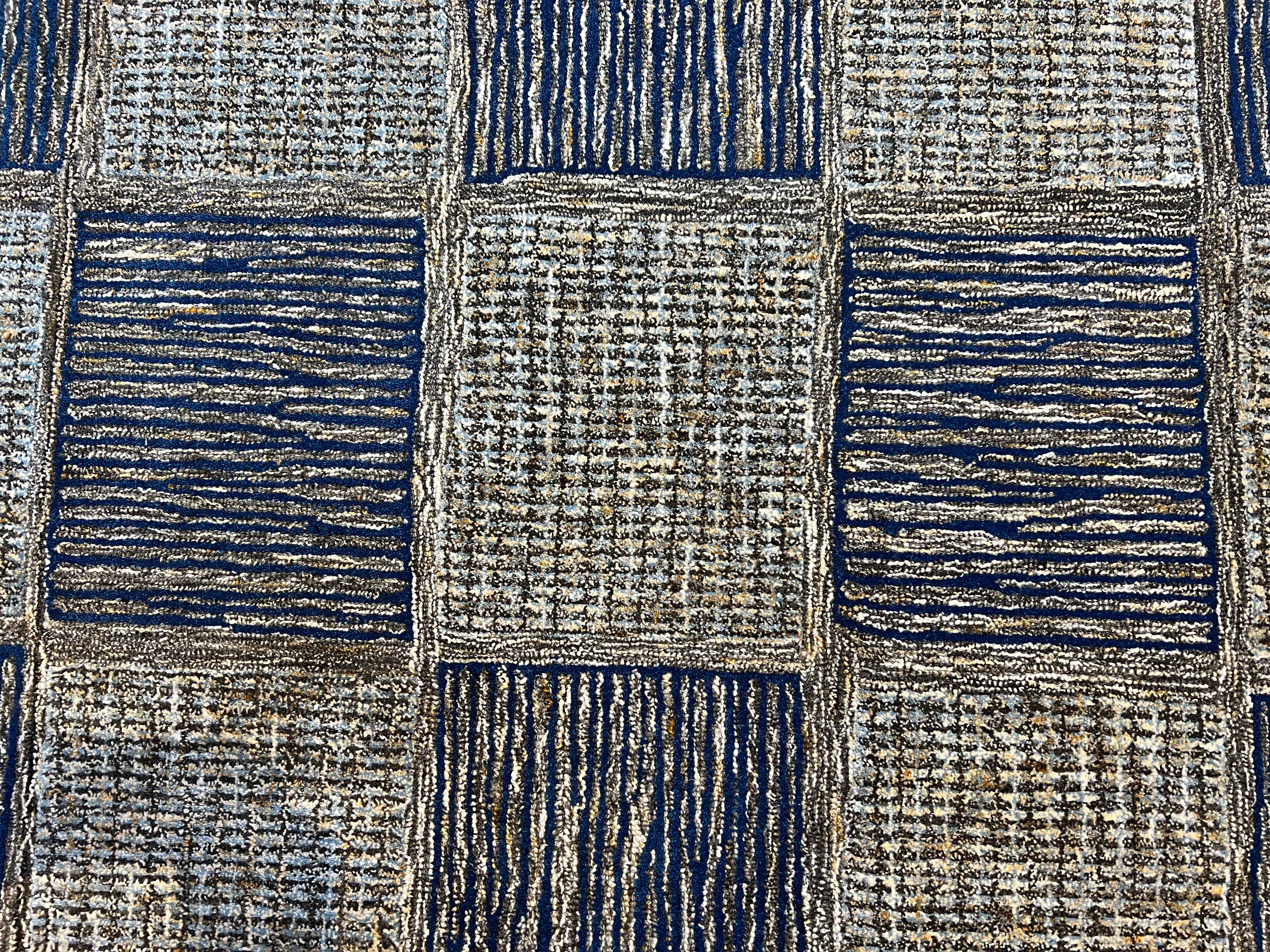 Tapis à carreaux 9'x12' avec motifs bleus et gris  en vente 2