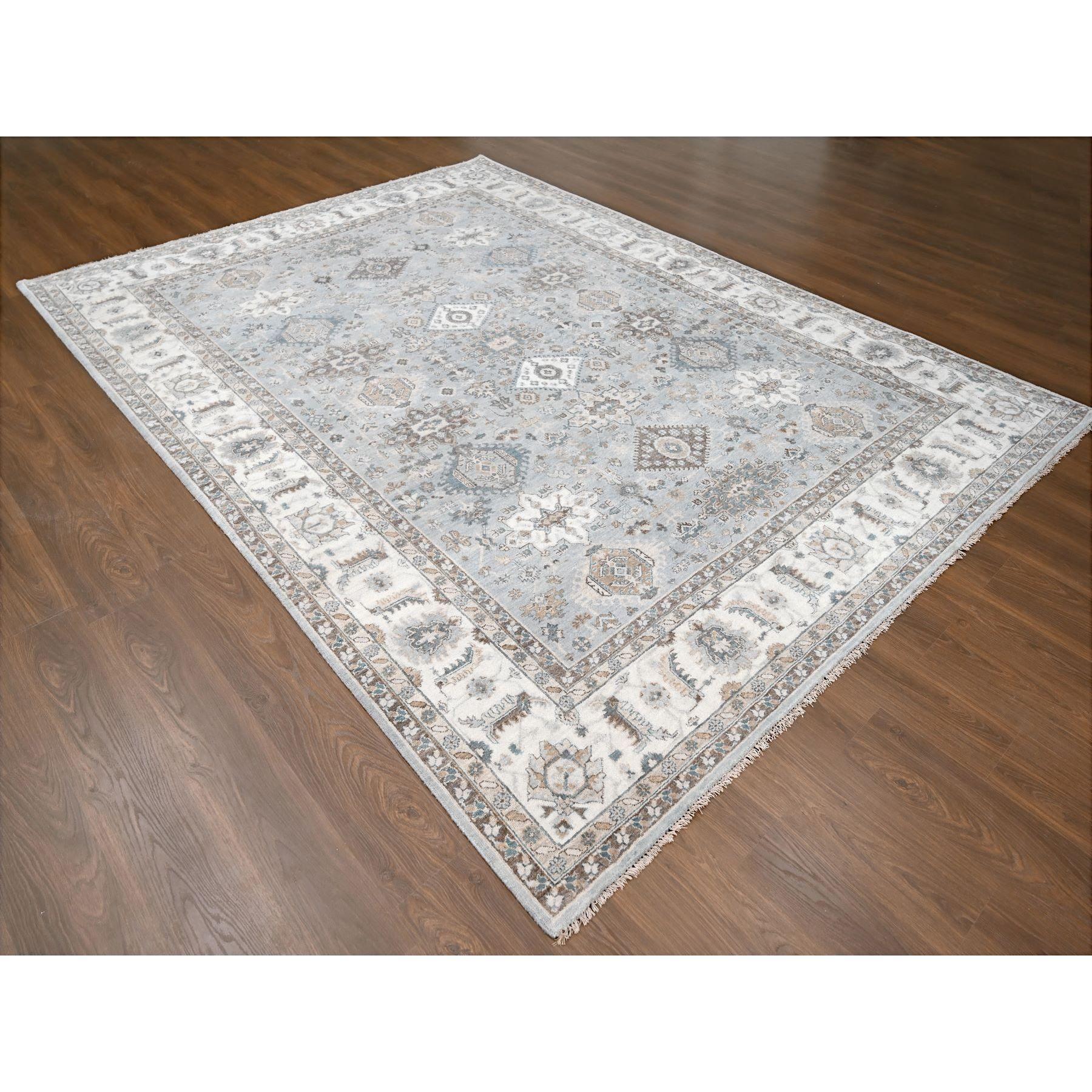 9'x12' Chromgrauer Teppich, Bio-Wolle, Karajeh-Design, handgeknüpft, Teppich (Mittelalterlich) im Angebot