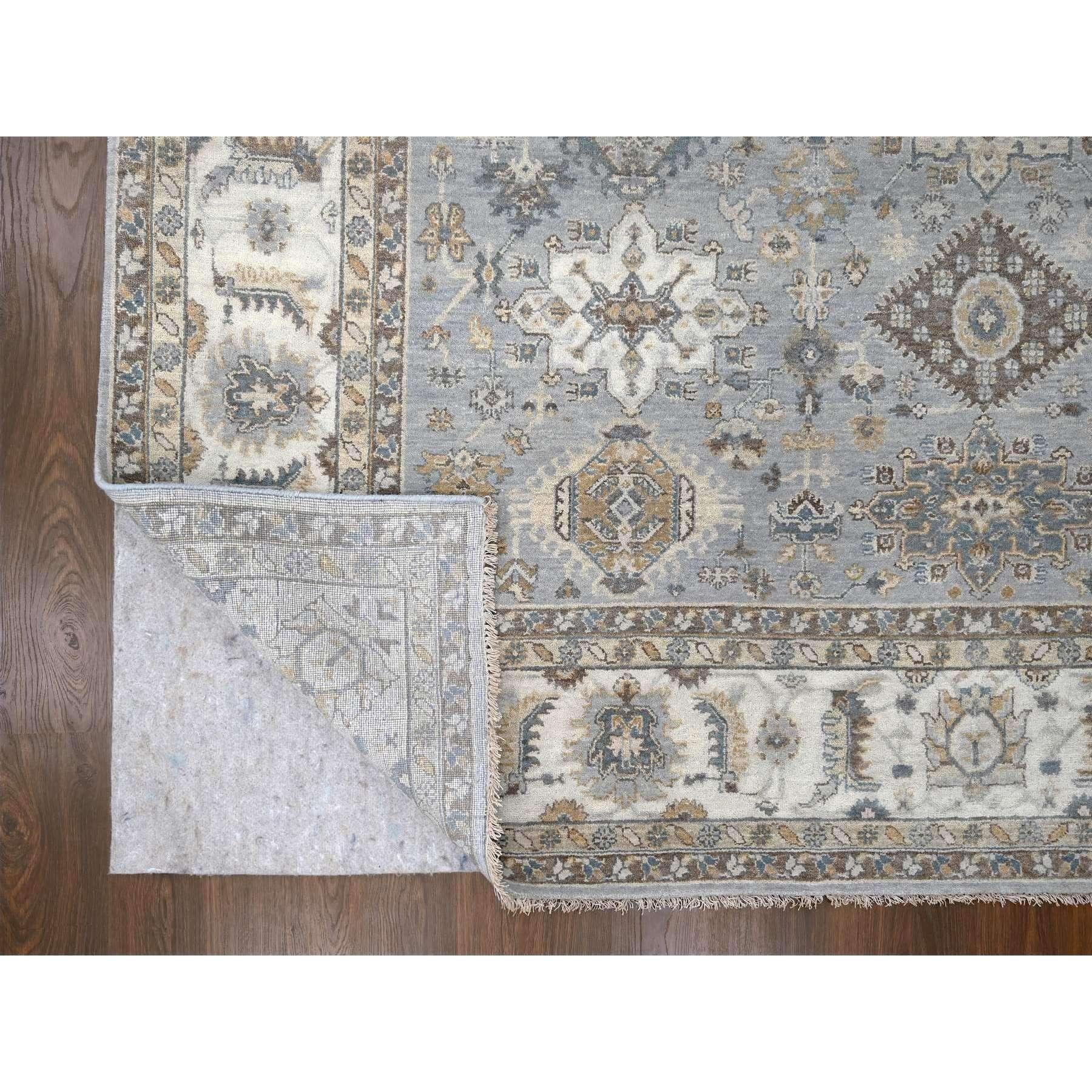 9'x12' Chromgrauer Teppich, Bio-Wolle, Karajeh-Design, handgeknüpft, Teppich (Indisch) im Angebot