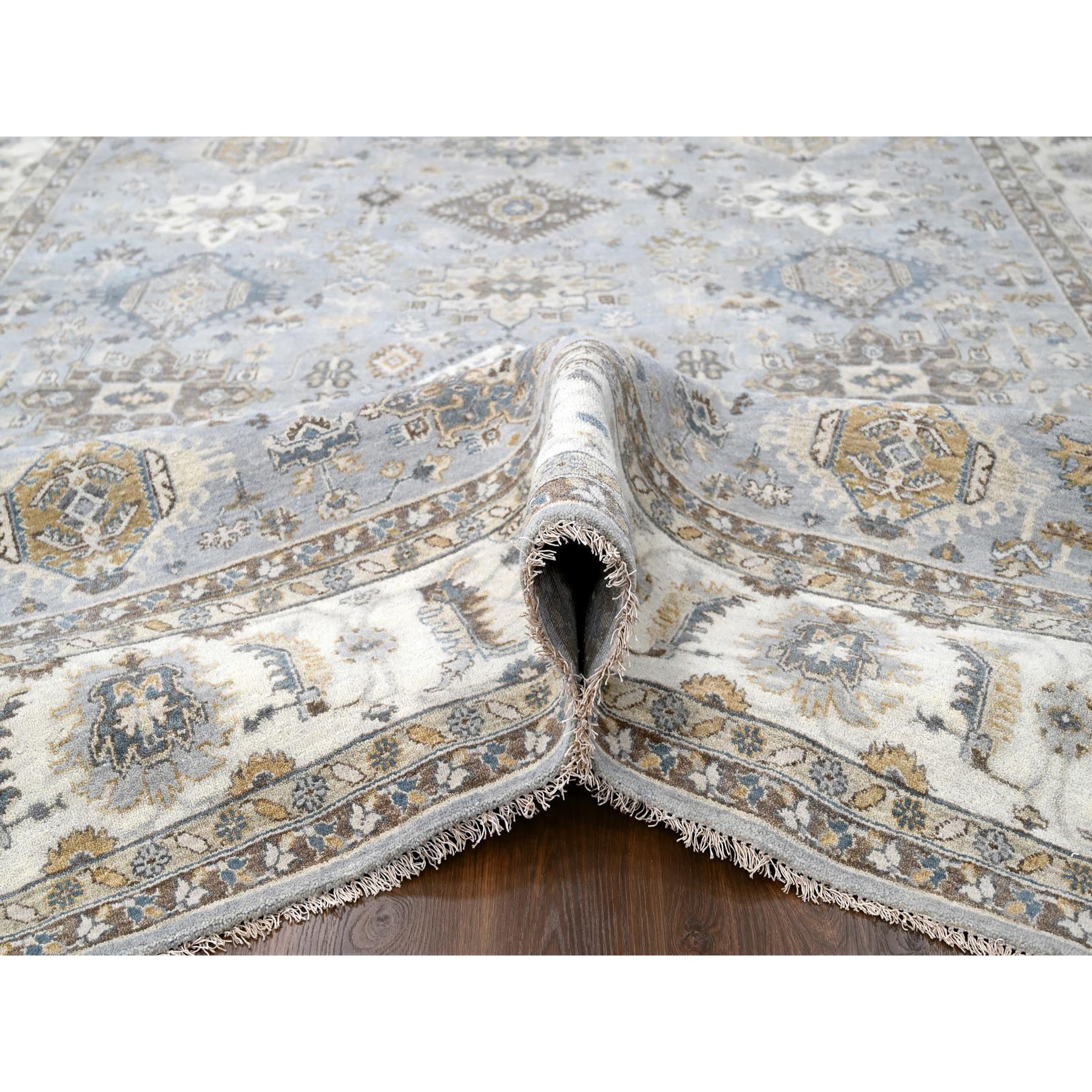 9'x12' Chromgrauer Teppich, Bio-Wolle, Karajeh-Design, handgeknüpft, Teppich (Handgeknüpft) im Angebot