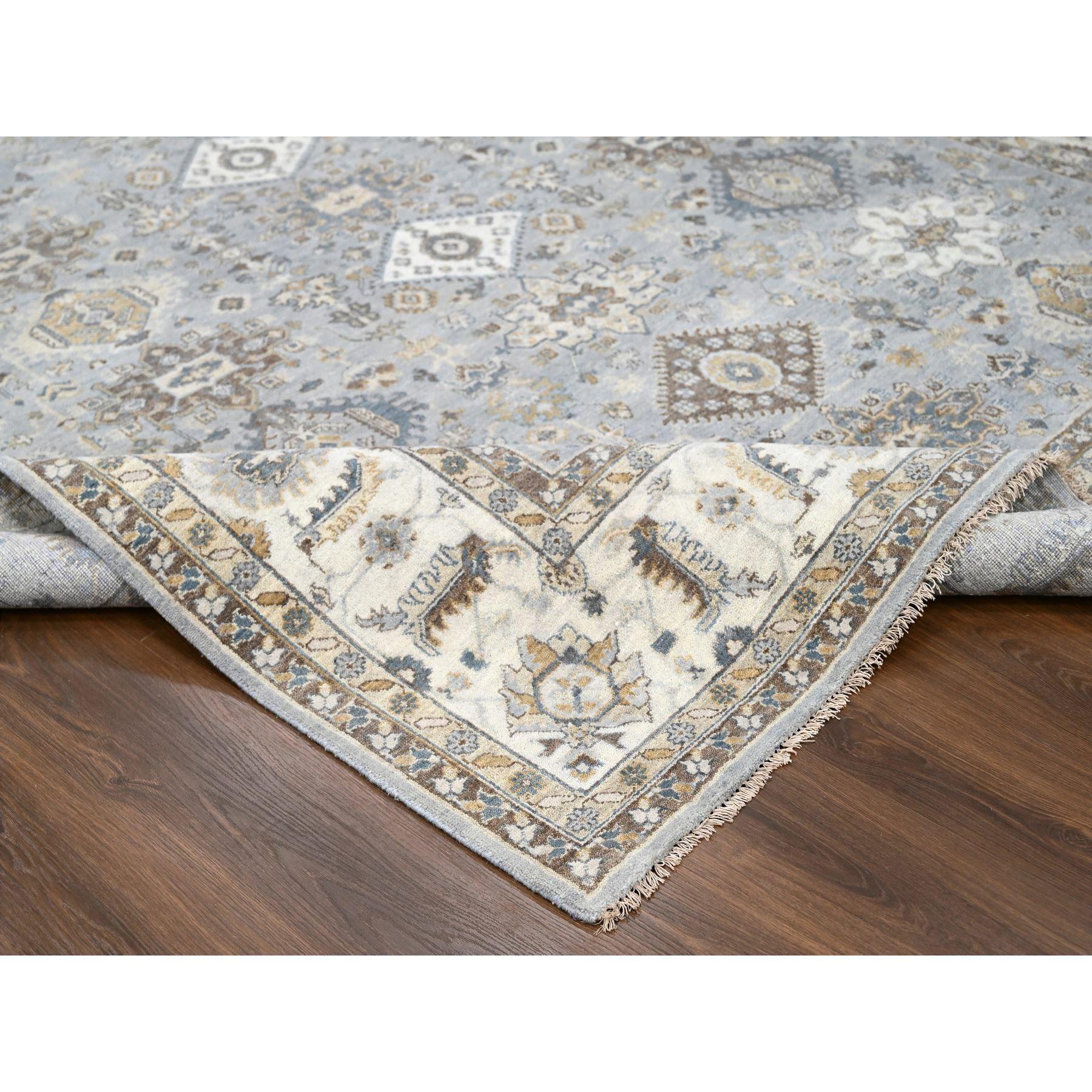 9'x12' Chromgrauer Teppich, Bio-Wolle, Karajeh-Design, handgeknüpft, Teppich im Zustand „Neu“ im Angebot in Carlstadt, NJ