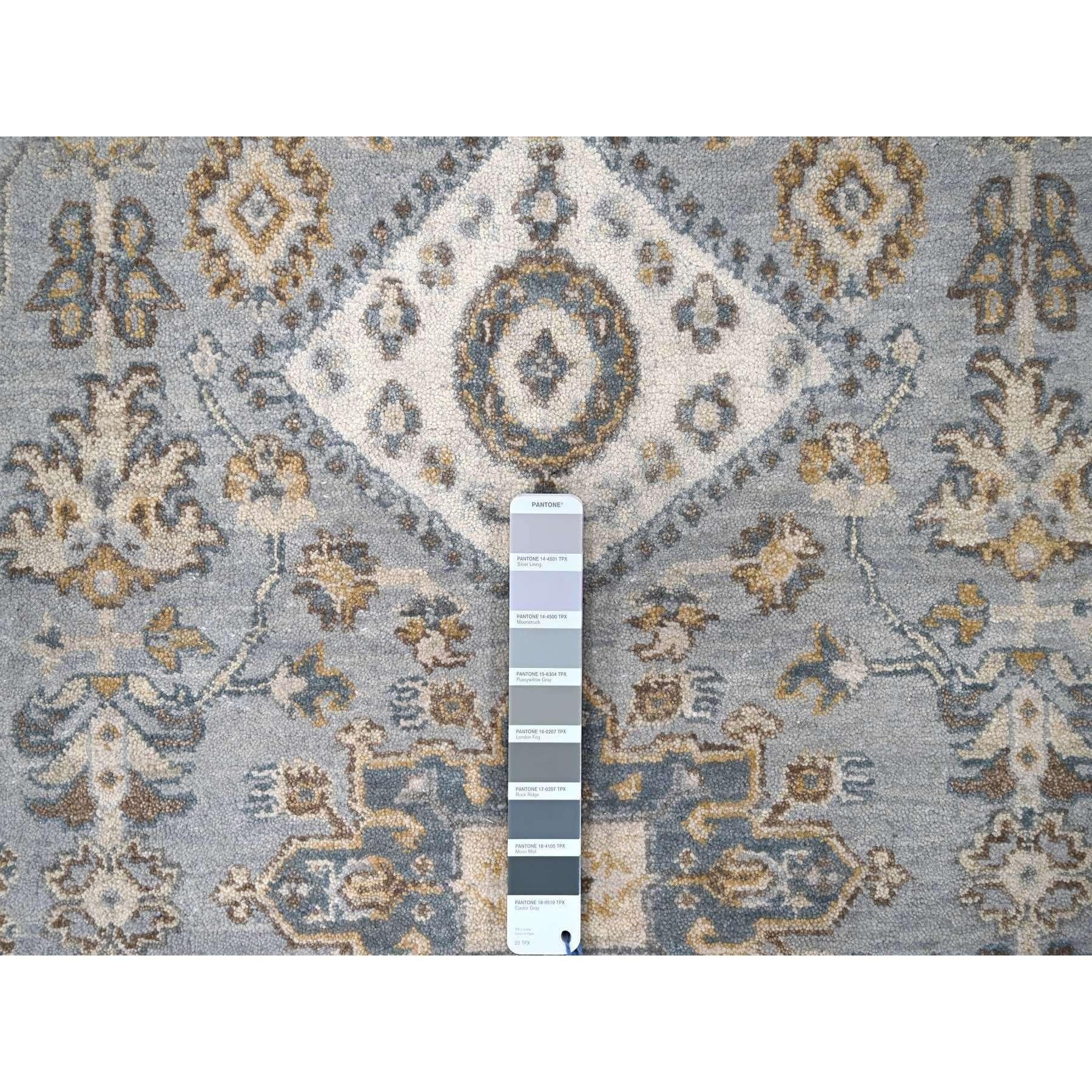9'x12' Chromgrauer Teppich, Bio-Wolle, Karajeh-Design, handgeknüpft, Teppich (21. Jahrhundert und zeitgenössisch) im Angebot