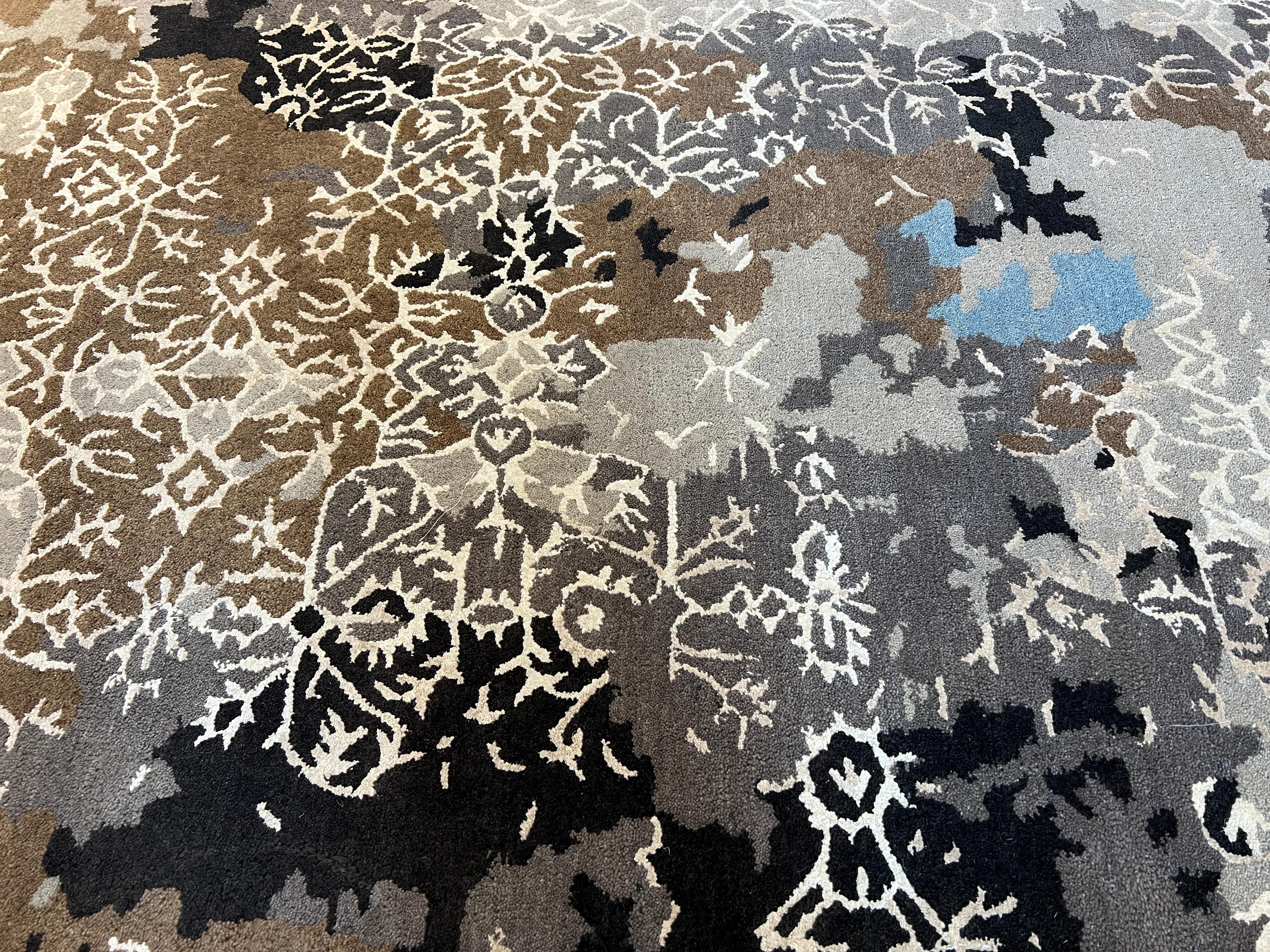 9'x12' Dekonstruierter Floral Design Teppich in Browns und Blues (21. Jahrhundert und zeitgenössisch) im Angebot