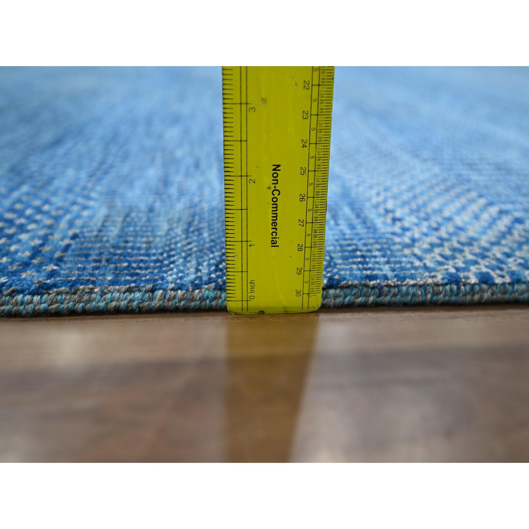 Tapis d'Orient en laine et soie nouée à la main 9'x12' Bleu Denim Modern Grass Design en vente 2
