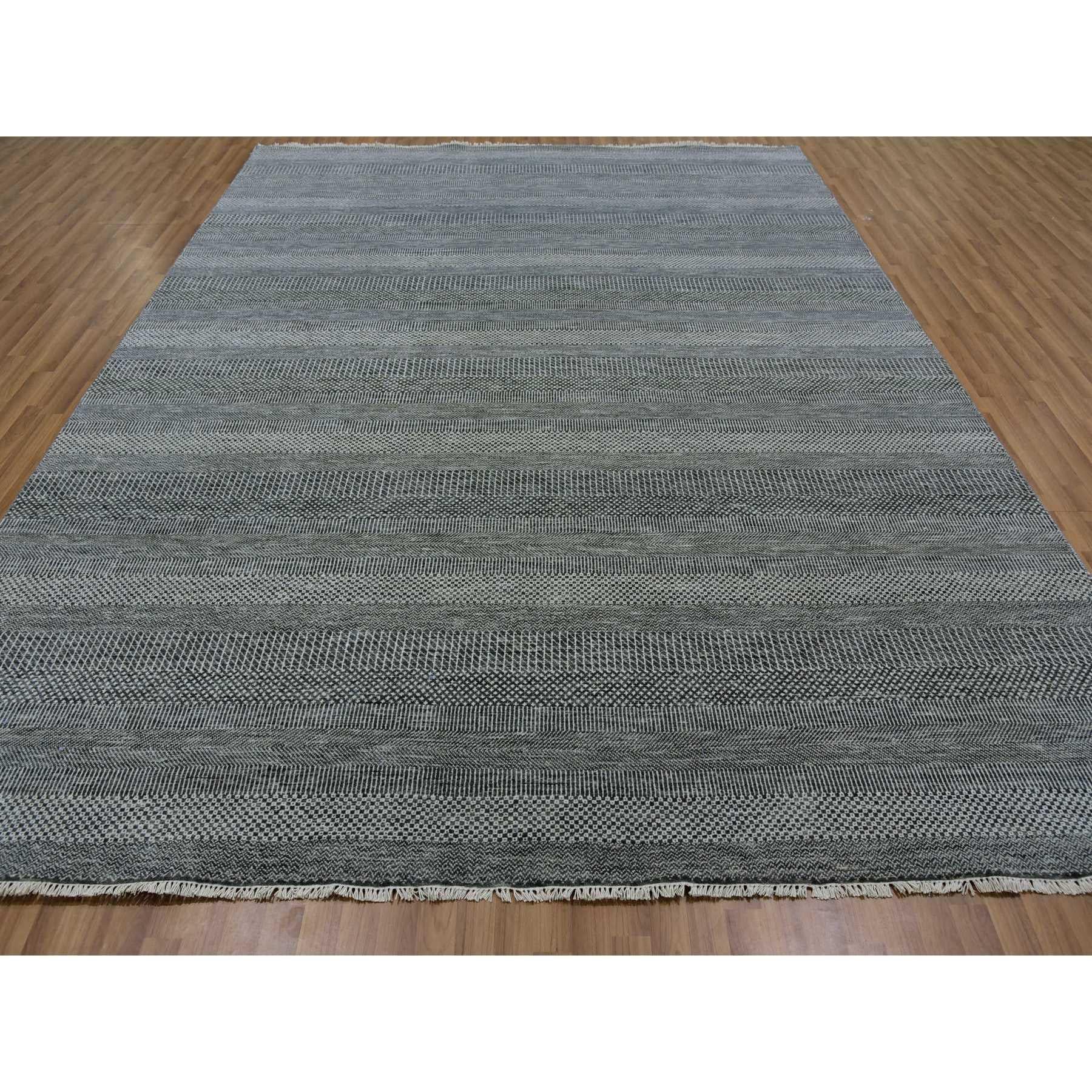 Moderno 9'x12' Dim Gray Tappeto orientale in lana non colorata annodato a mano con design moderno a erba in vendita