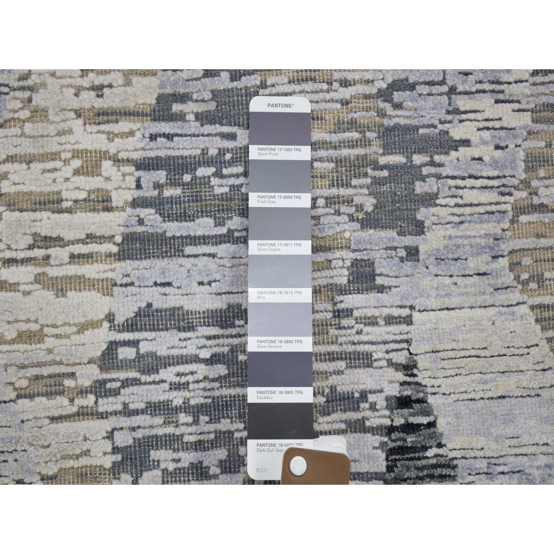 Alfombra anudada a mano de seda gris con textura de lana de 9'x12' DIMENSIONAL CURTAINS Siglo XXI y contemporáneo en venta