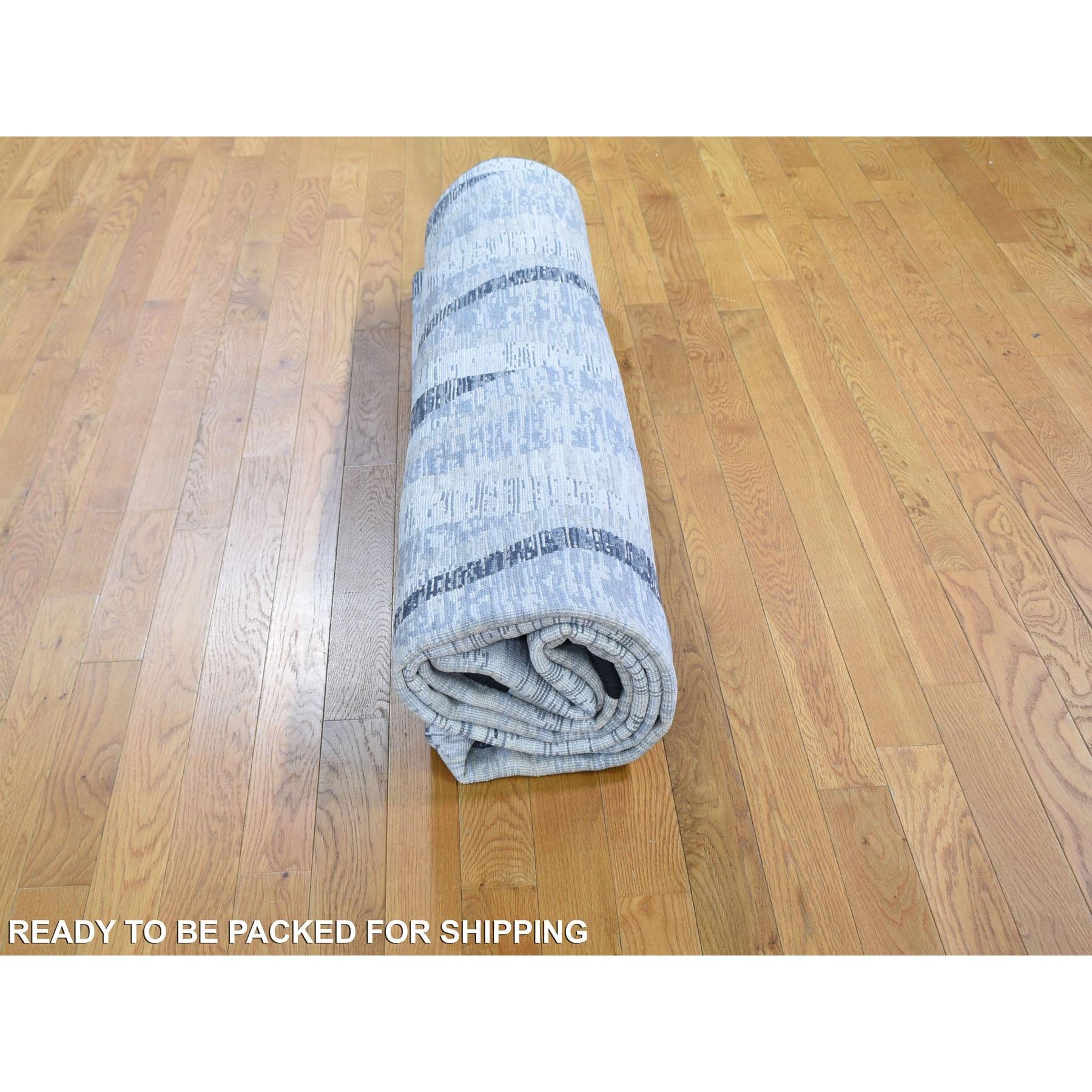 Alfombra anudada a mano de seda gris con textura de lana de 9'x12' DIMENSIONAL CURTAINS en venta 1