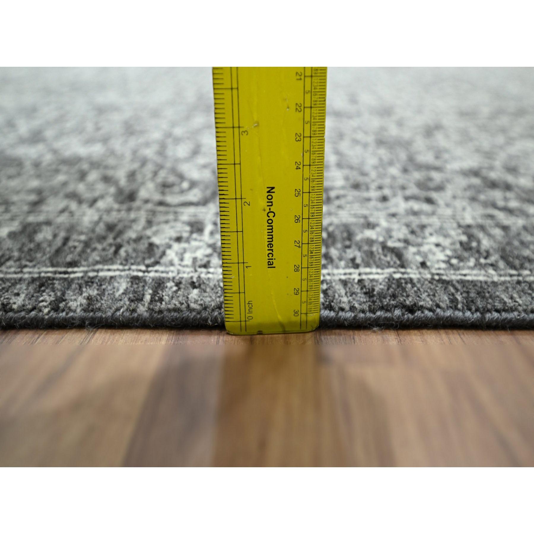 9'x12' Taubengrauer handgeknüpfter Wollteppich mit Mamluken-Einfluss aus dem 14. im Angebot 3