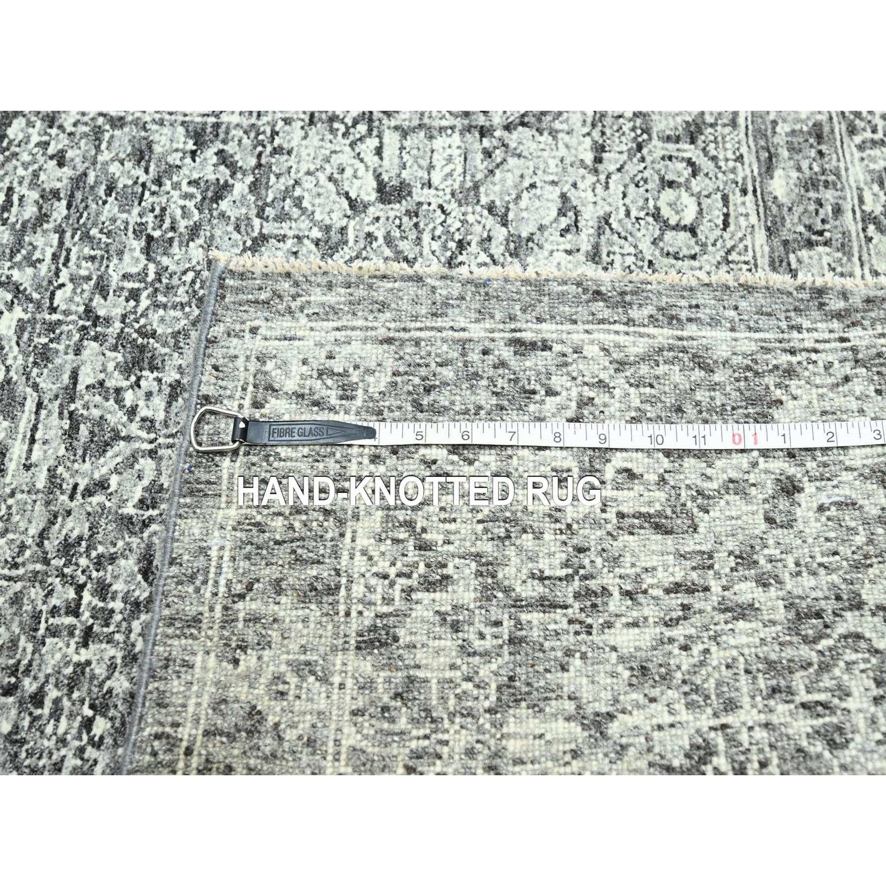 9'x12' Taubengrauer handgeknüpfter Wollteppich mit Mamluken-Einfluss aus dem 14. im Angebot 4