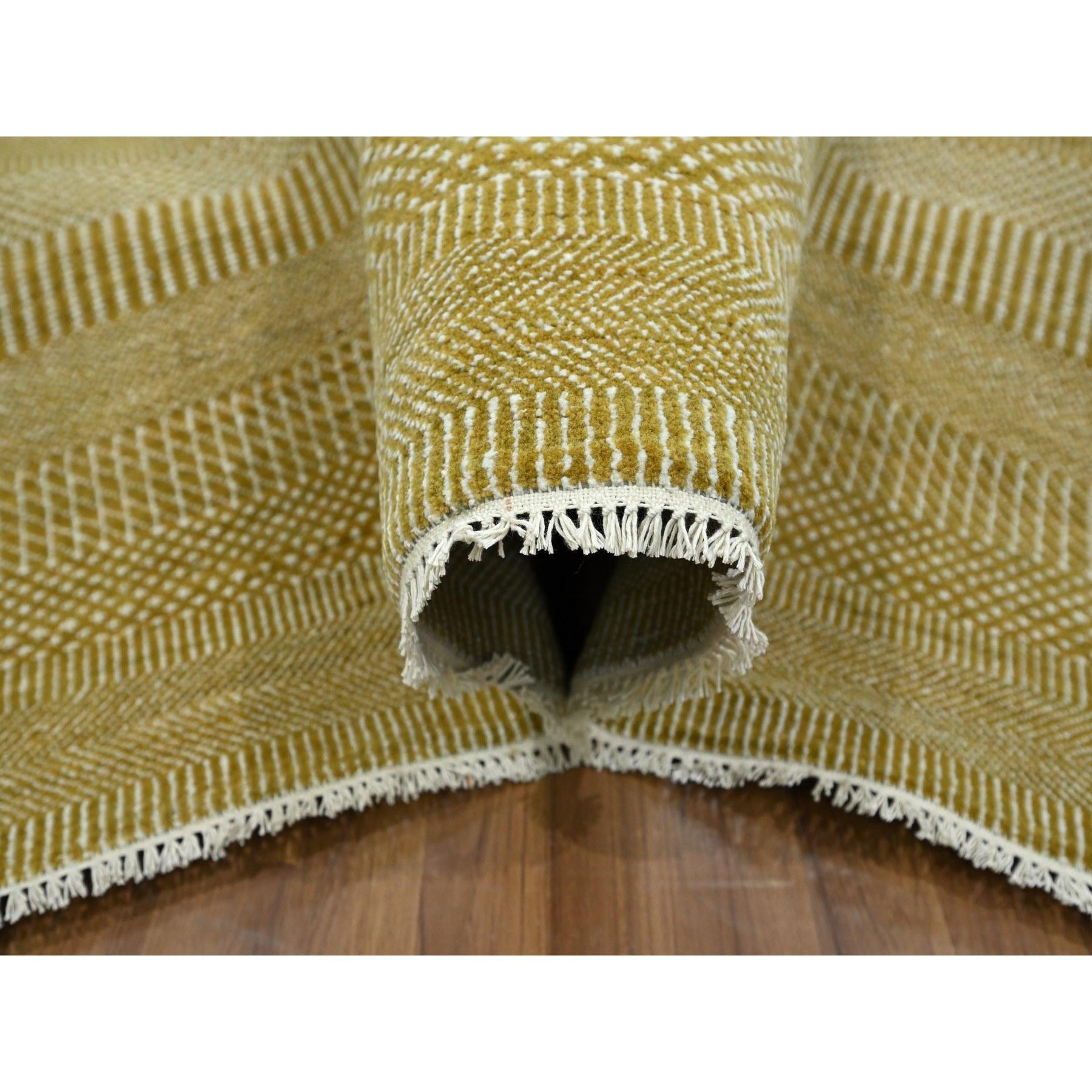 Alfombra de lana y seda anudada a mano sin bordes con diseño moderno de hierba marrón crudo de 9'x12' Anudado a mano en venta