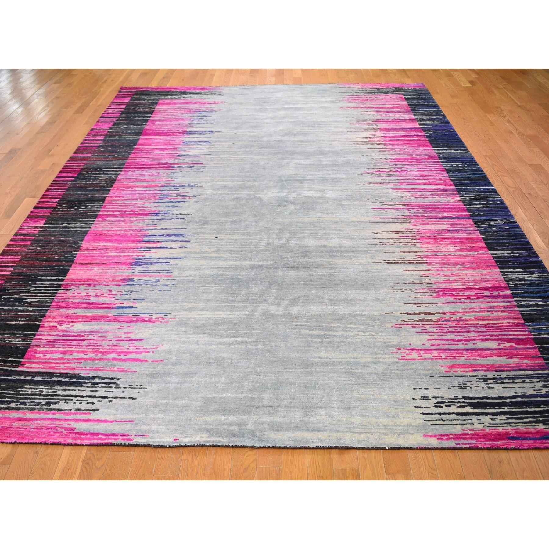 9'x12' Erased Horizontal Line Design Rosa Sari Seide mit strukturiertem Teppich (Mittelalterlich) im Angebot