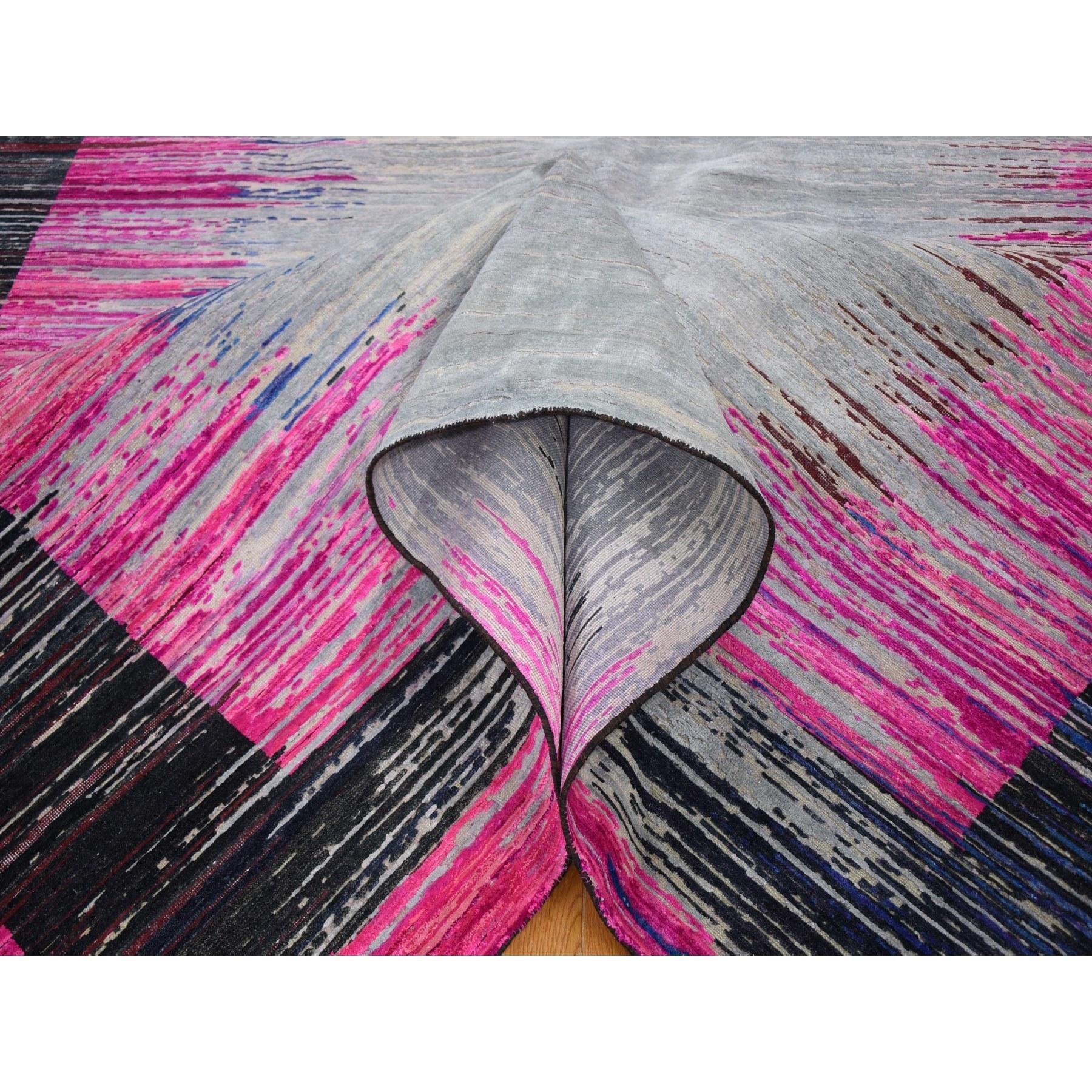 9'x12' Erased Horizontal Line Design Rosa Sari Seide mit strukturiertem Teppich im Zustand „Neu“ im Angebot in Carlstadt, NJ