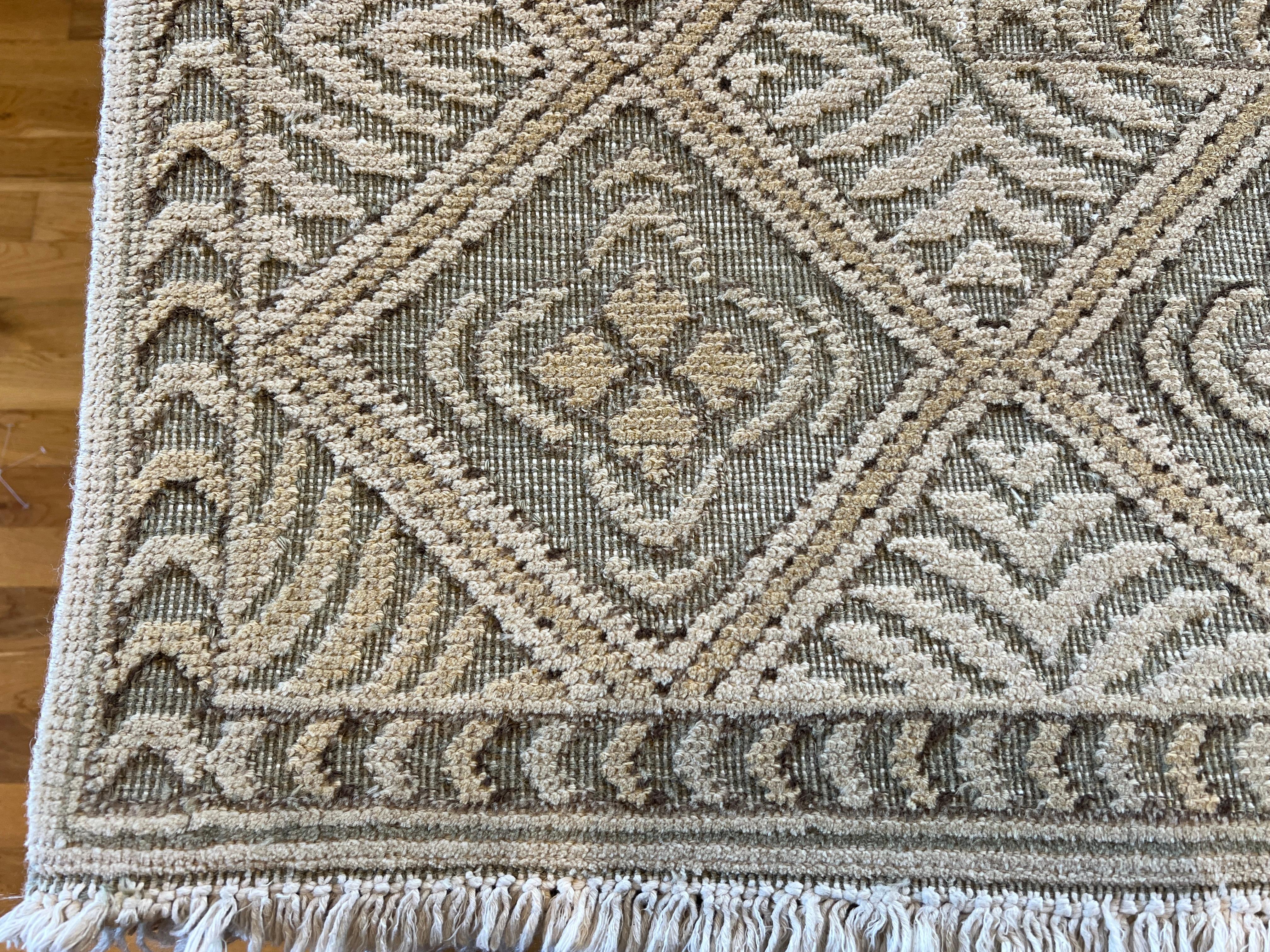 9'x12' French Floral Inspired Hand-Knotted Wool Rug In New Condition For Sale In Los Angeles, CA