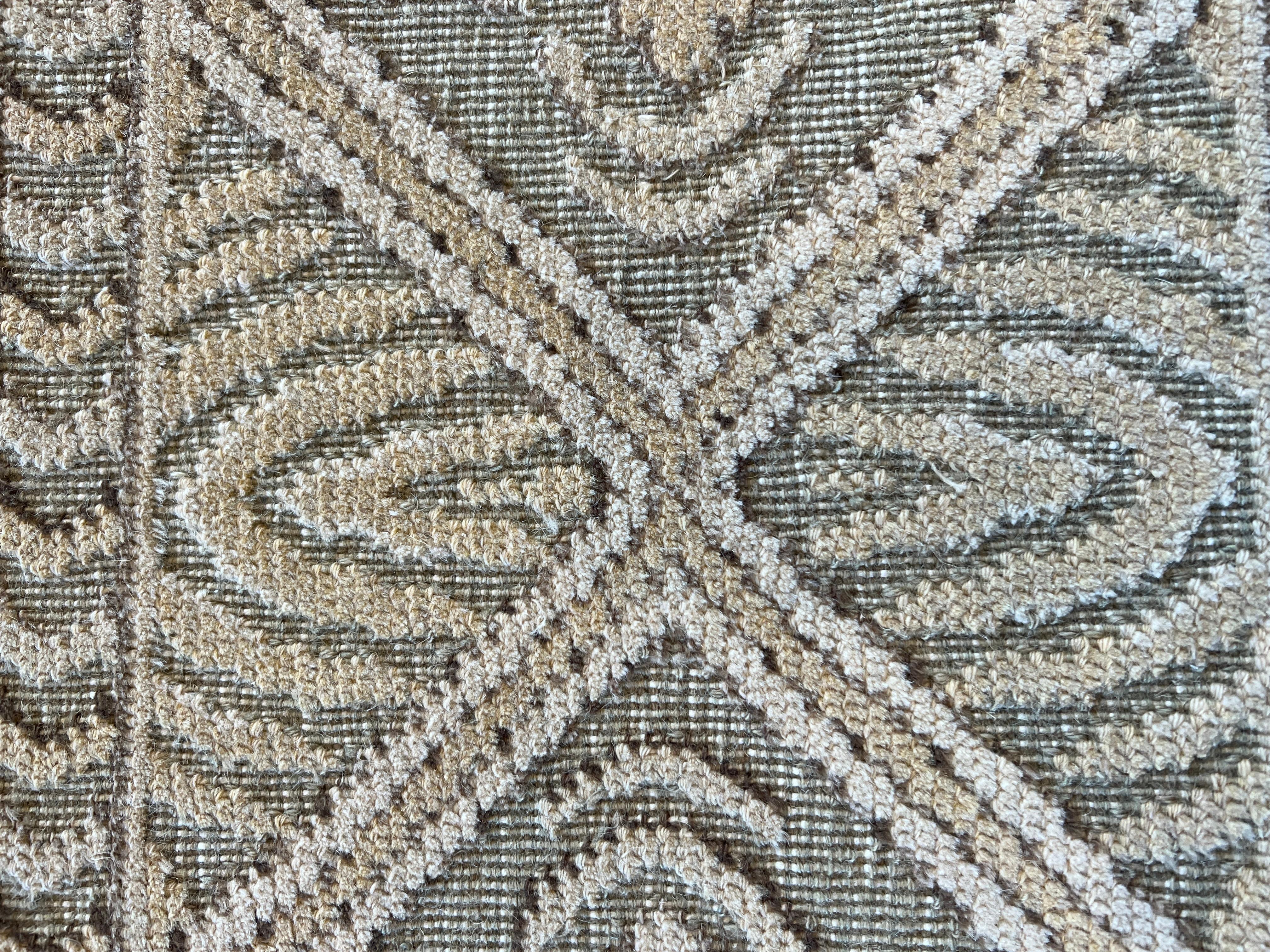 9'x12' Tapis en laine noué à la main d'inspiration florale française en vente 1