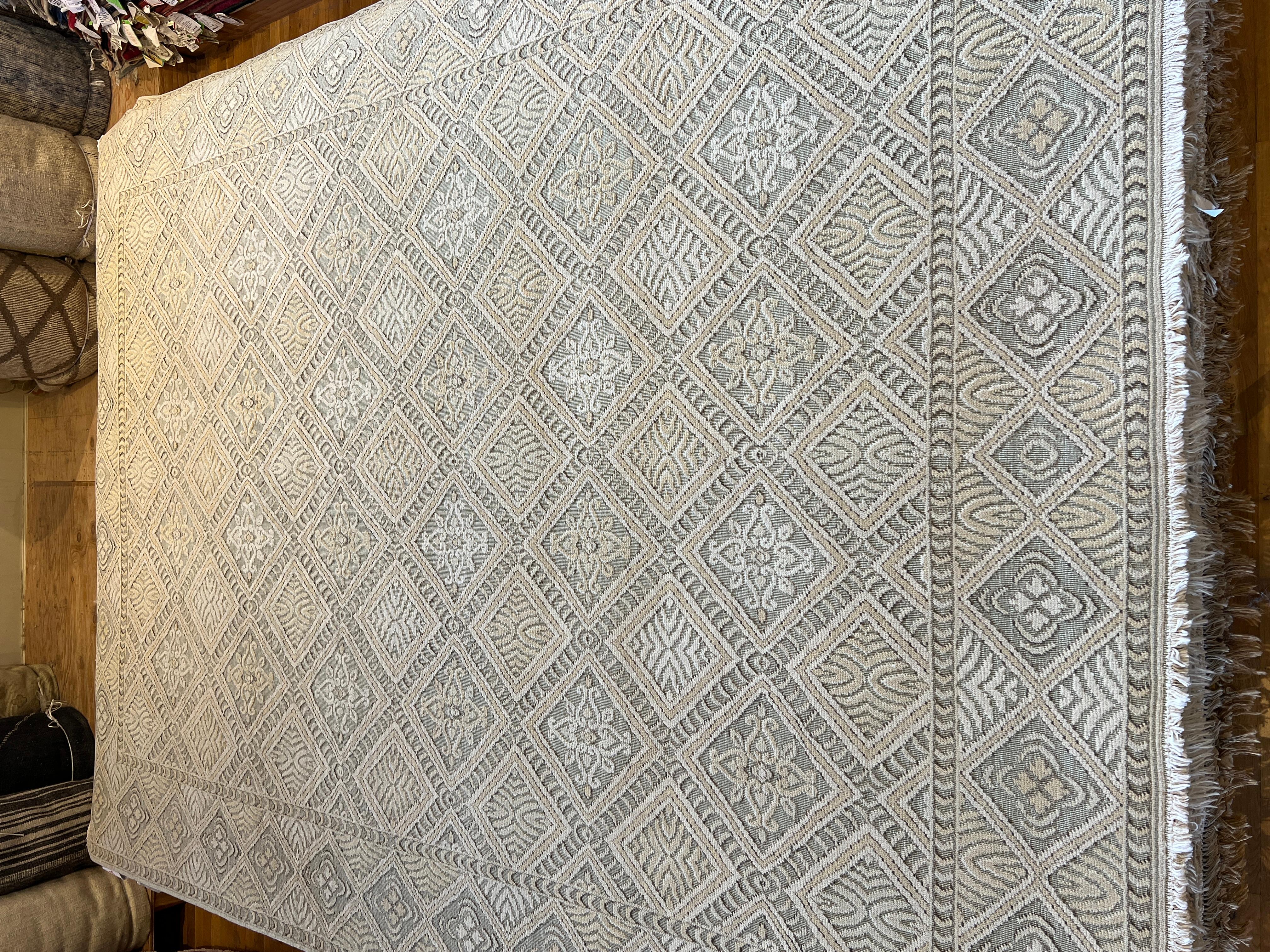 9'x12' Tapis en laine noué à la main d'inspiration florale française en vente 2