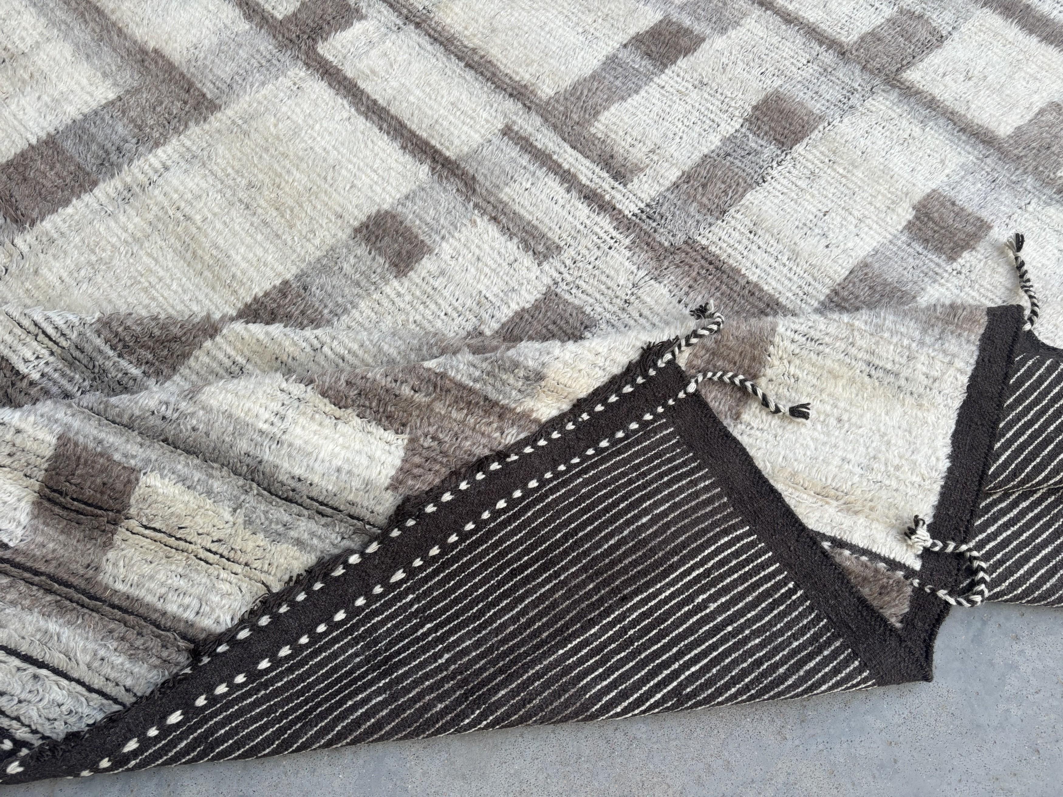 9x12 Ft Beni Ourain Design Rug. Hand-knotted Moroccan Design Carpet. 100% Wool In New Condition For Sale In Spring Valley, NY