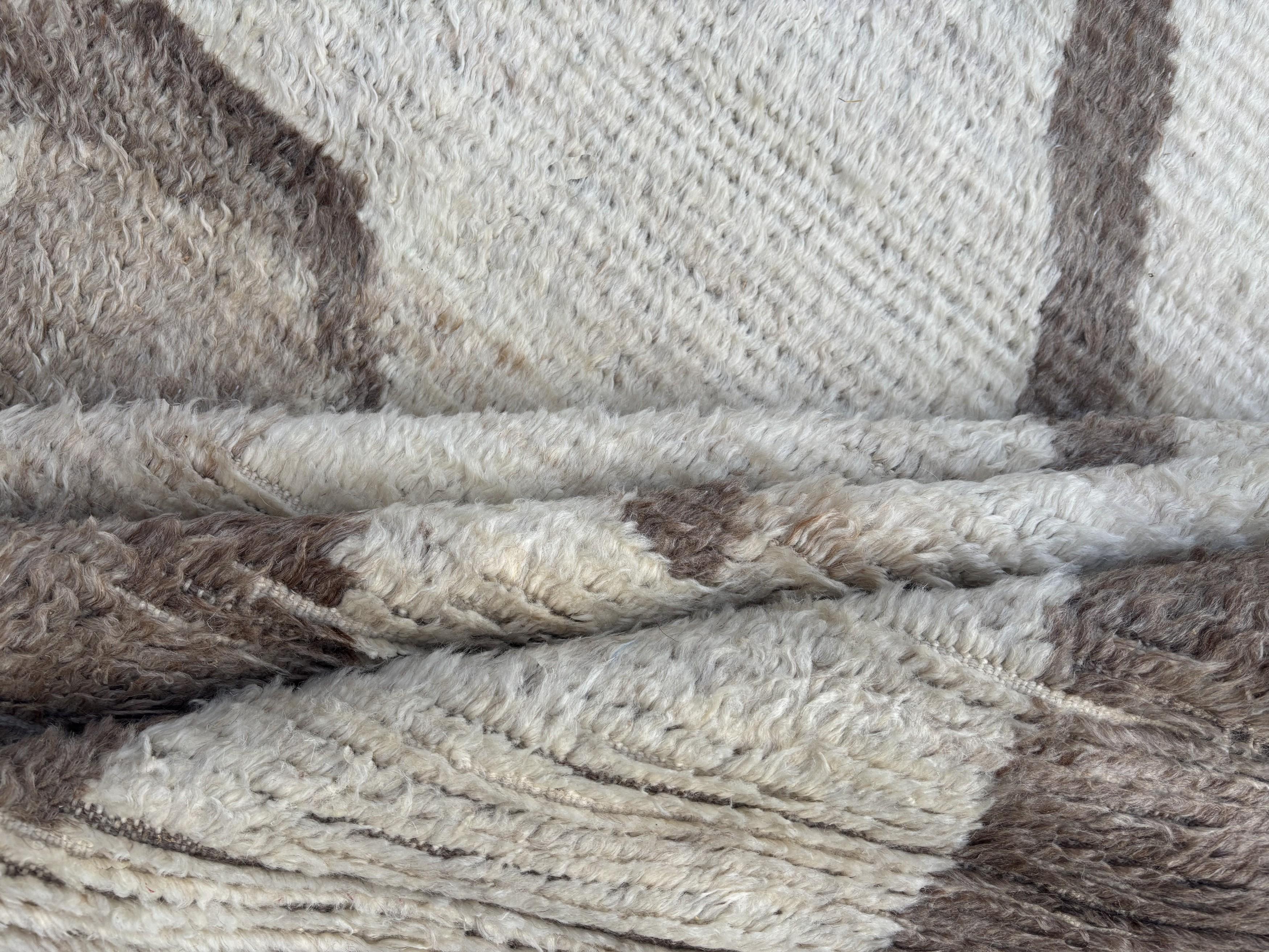 Alfombra de diseño marroquí anudada a mano, 100% lana. Opciones personalizadas disponibles Anudado a mano en venta