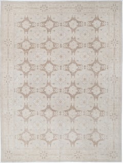 Alfombra beige y topo hecha a mano de 9x12 pies. Alfombra con diseño de medallón floral repetido