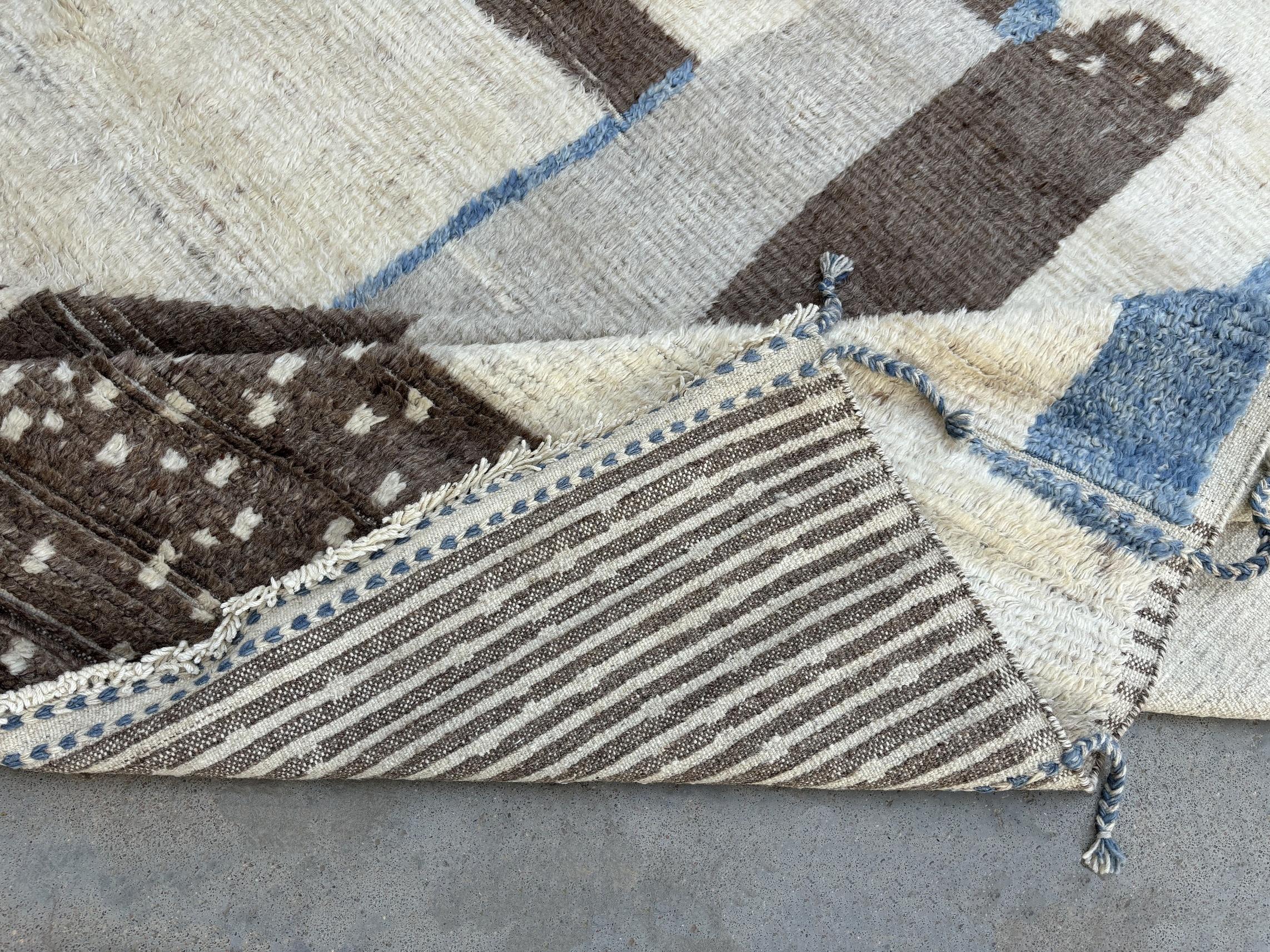 Tappeto moderno in lana fatto a mano in stile marocchino 9x12 Ft. Opzioni personalizzate disponibili In condizioni Nuovo in vendita a Spring Valley, NY