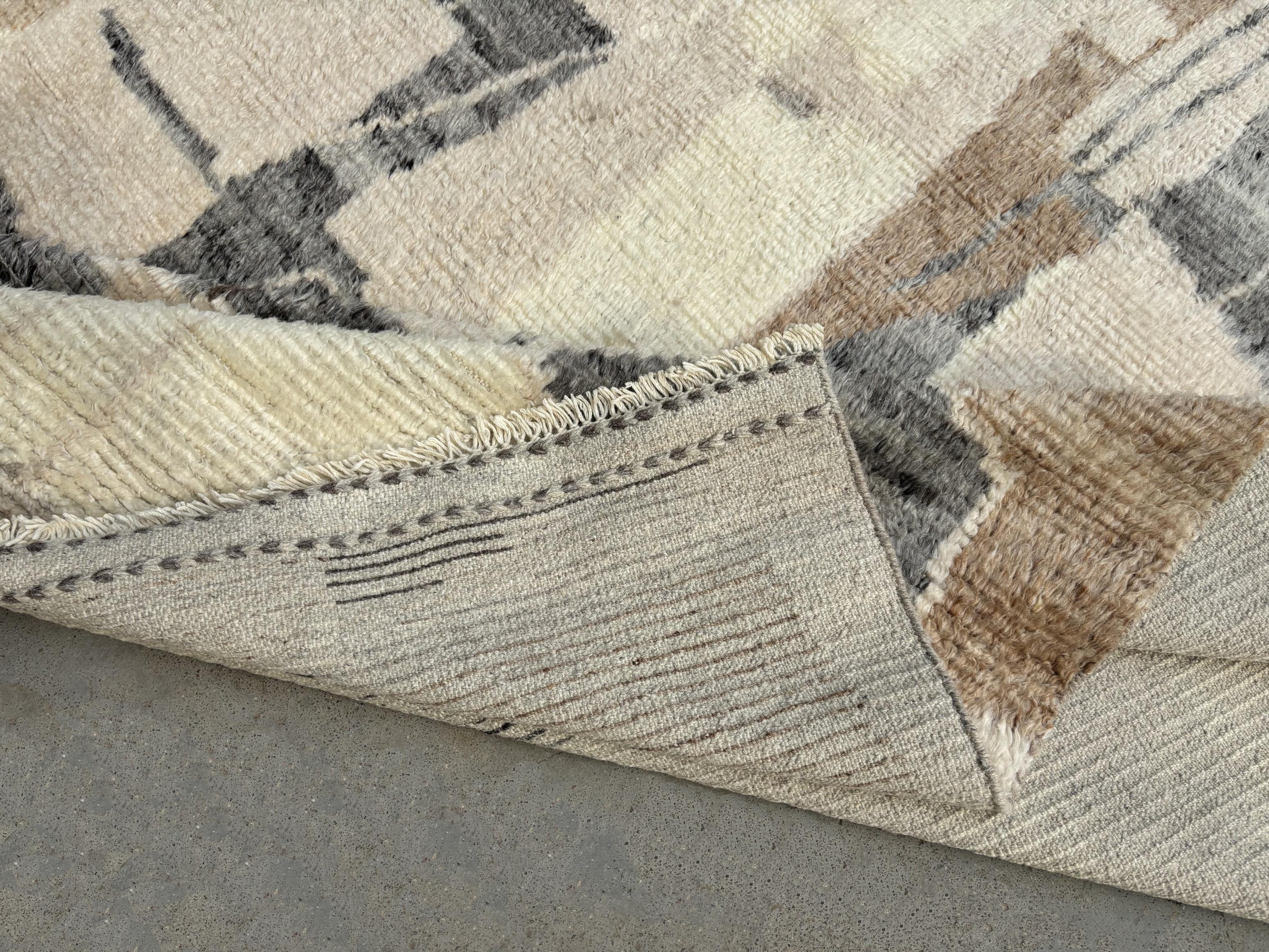 Moderne 9x12 Ft Tapis marocain de style berbère fait à la main. 100% laine. Options sur-mesure disponibles en vente