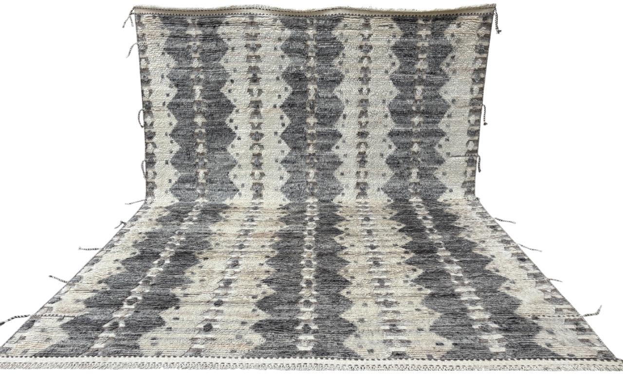 Turc 9x12 Ft Moroccan style Handmade Rug. 100% Natural Wool. Custom Options Available en vente