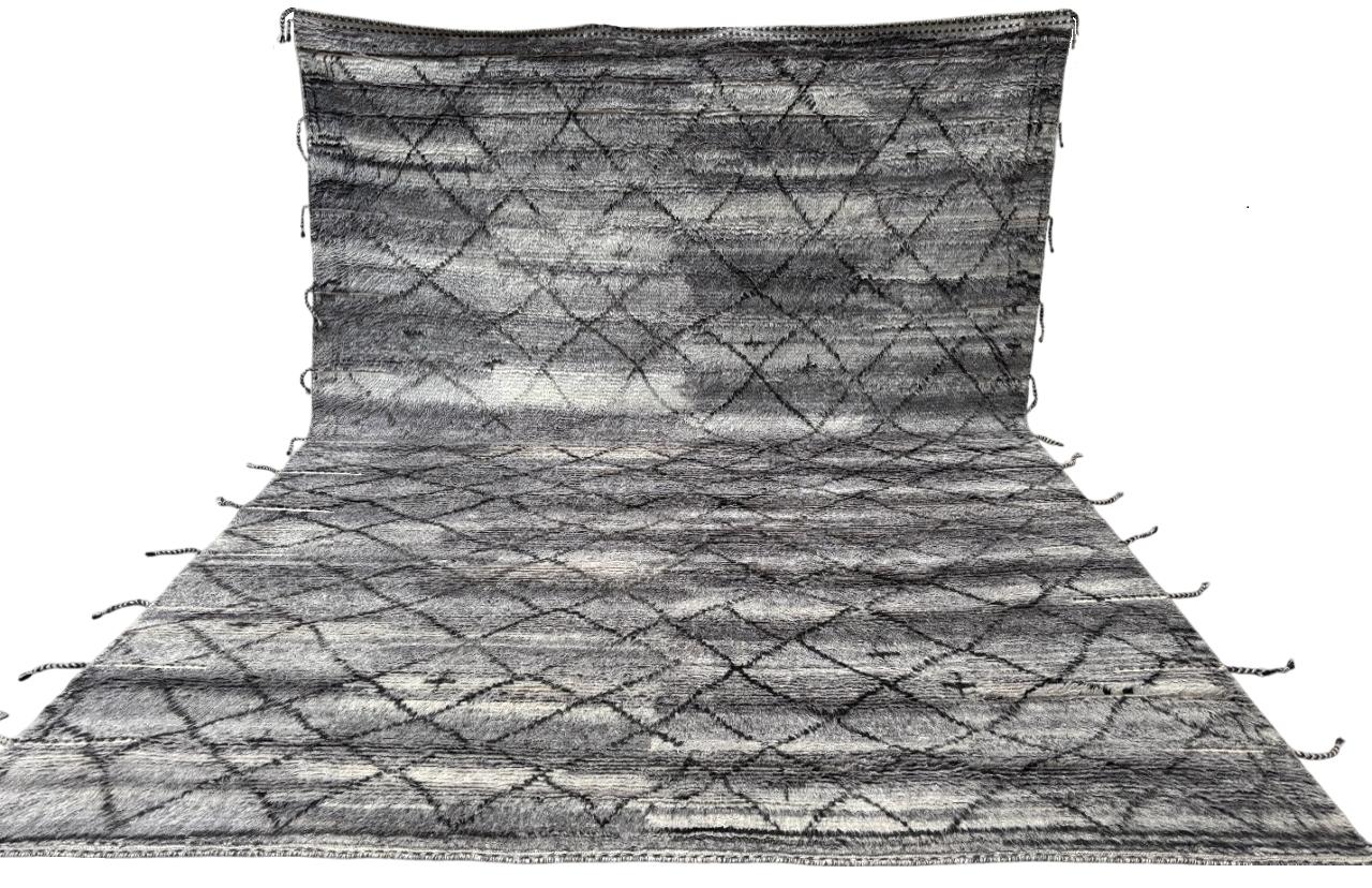 Turc 9x12 Ft Moroccan style Handmade Rug. 100% Natural Wool. Custom Options Available en vente