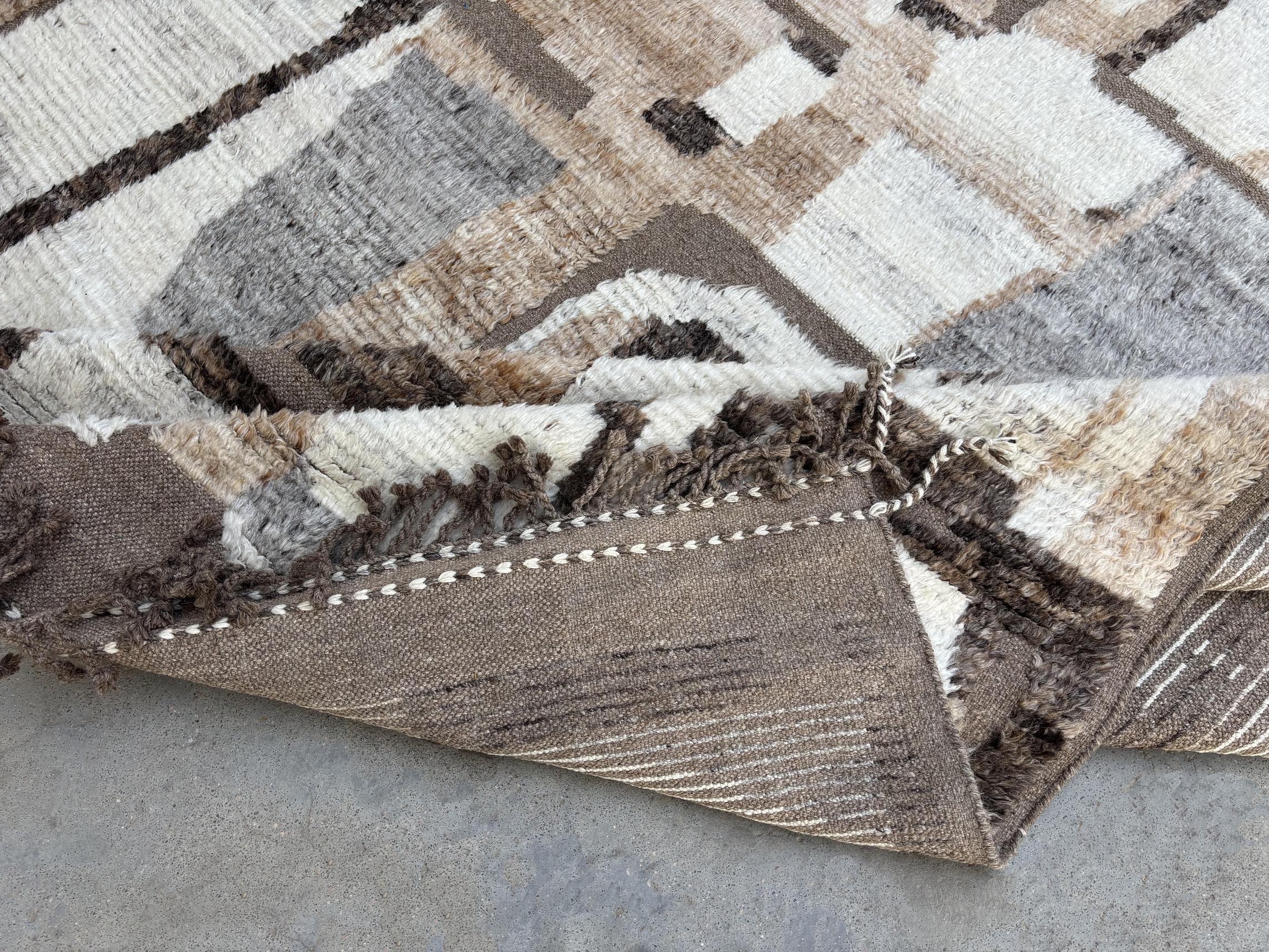 9x12 Ft New Moroccan Azilal Style Rug. Custom Options Available. 100% Wool In New Condition For Sale In Spring Valley, NY