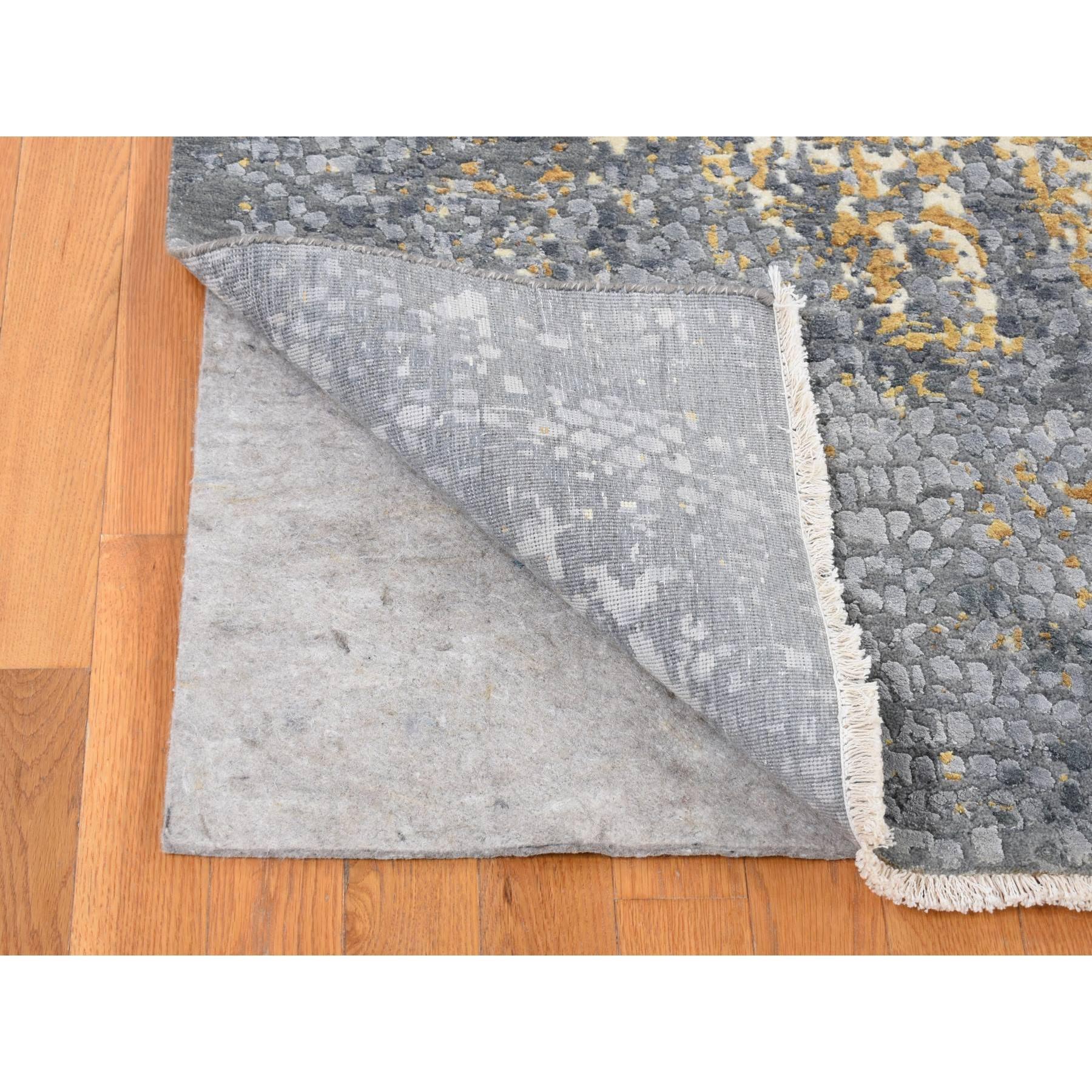 9'x12' Gris y Oro, Diseño Persa, Lana y Seda Pura Anudadas a Mano, Alfombra en Nuevo estado para la venta en Carlstadt, NJ