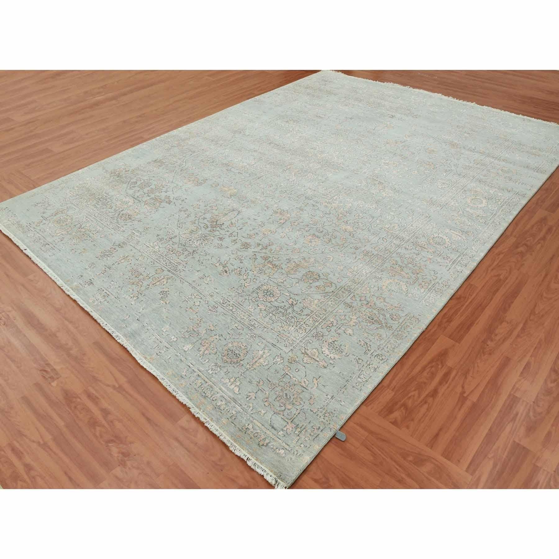 Handgeknüpfter Teppich in Grau, Erased Persian Serapi-Design, Wolle und Seide, 9'x12' Grau im Zustand „Neu“ im Angebot in Carlstadt, NJ