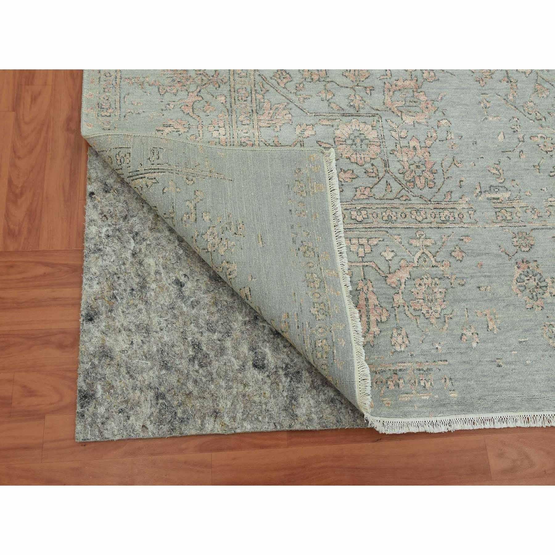 Handgeknüpfter Teppich in Grau, Erased Persian Serapi-Design, Wolle und Seide, 9'x12' Grau (21. Jahrhundert und zeitgenössisch) im Angebot