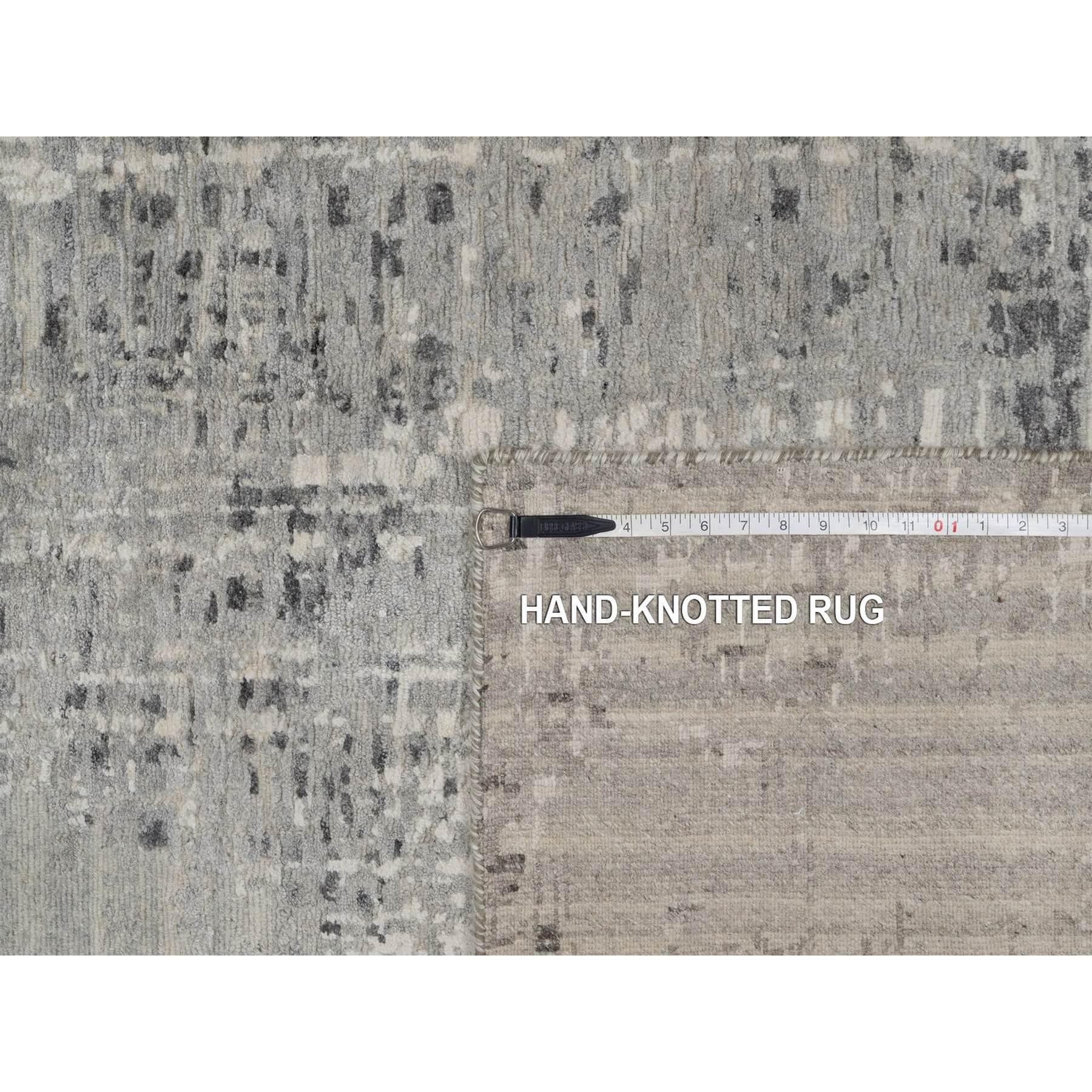 9'x12' Grauer handgeknüpfter moderner gelöschter Design-Teppich aus ungefärbter natürlicher Wolle im Angebot 5