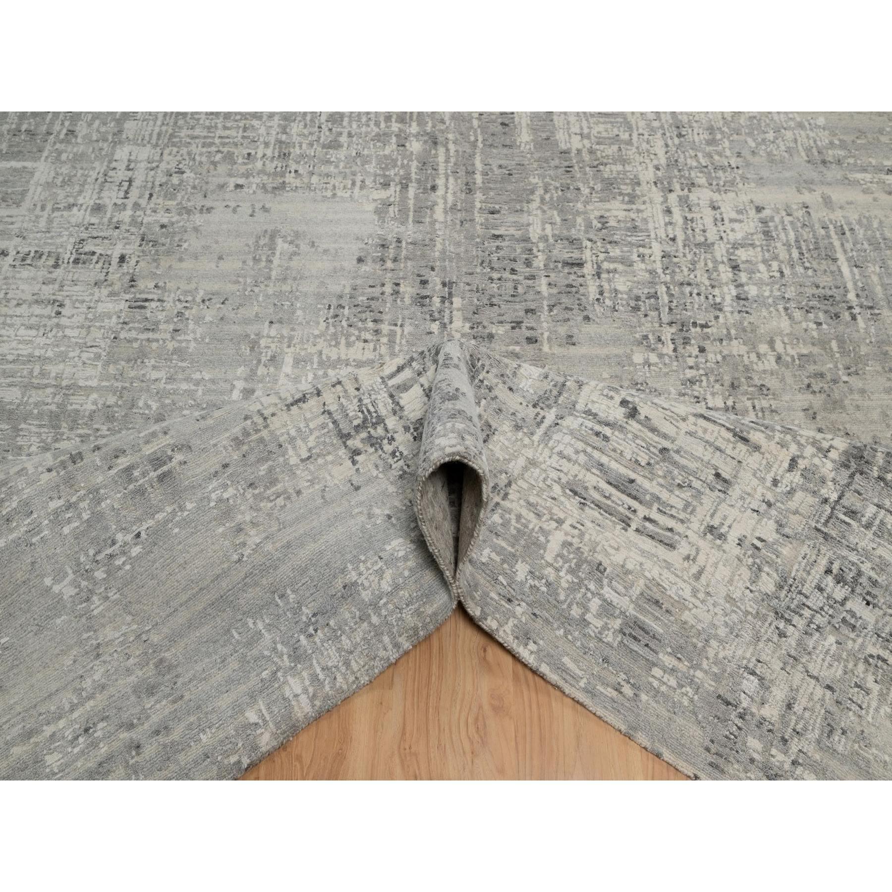 9'x12' Grauer handgeknüpfter moderner gelöschter Design-Teppich aus ungefärbter natürlicher Wolle im Zustand „Neu“ im Angebot in Carlstadt, NJ