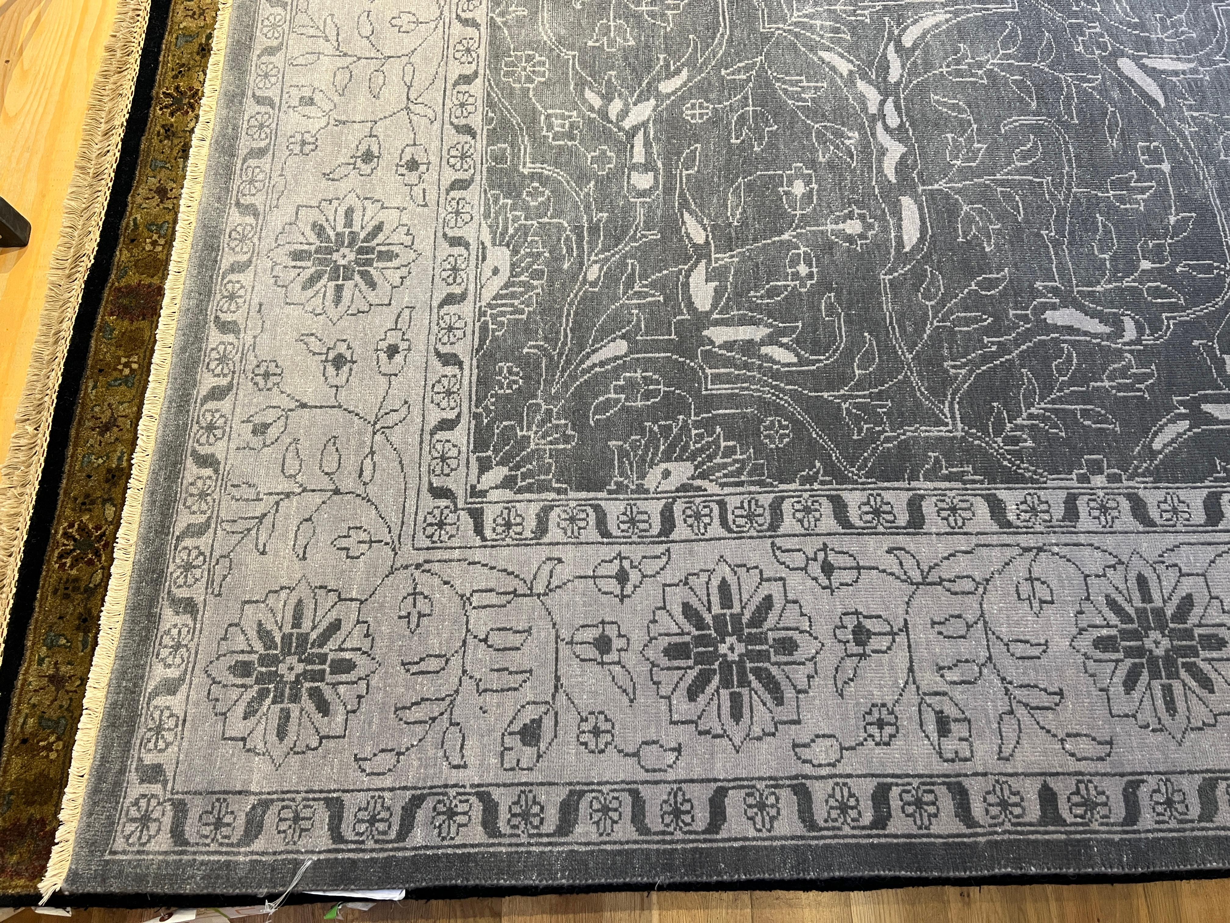 Indien Tapis 9'x12' à motifs floraux gris en vente