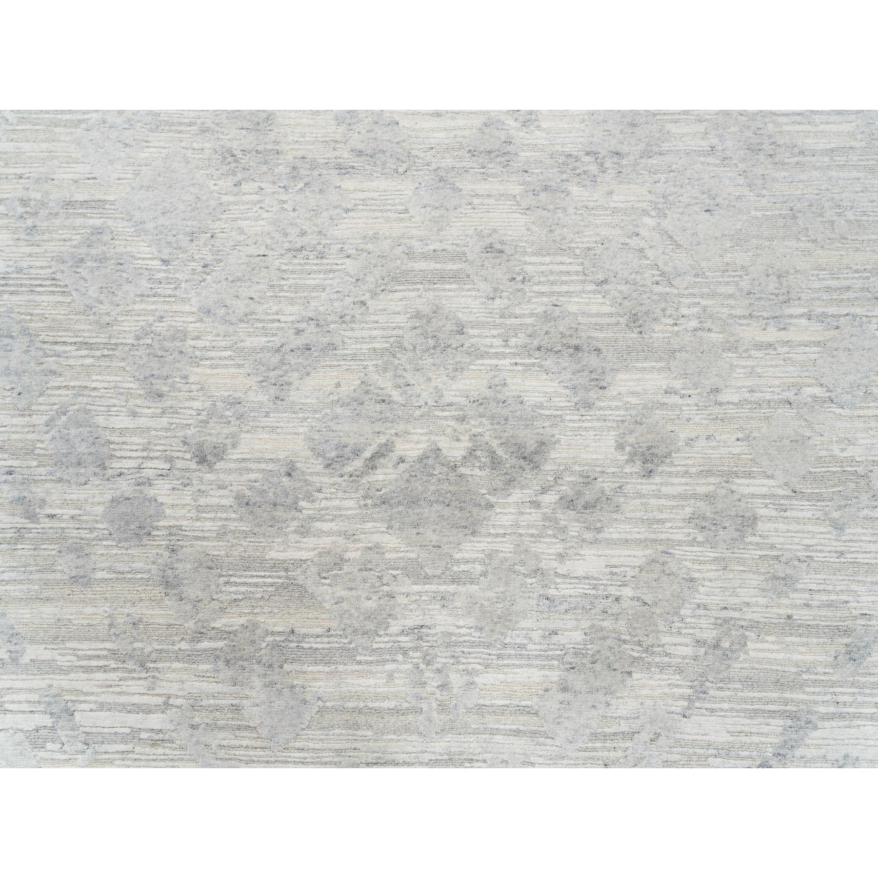 Tapis à poils coupés et bouclés gris clair moderne en laine naturelle non teintée filée à la main 9'x12'. en vente 1